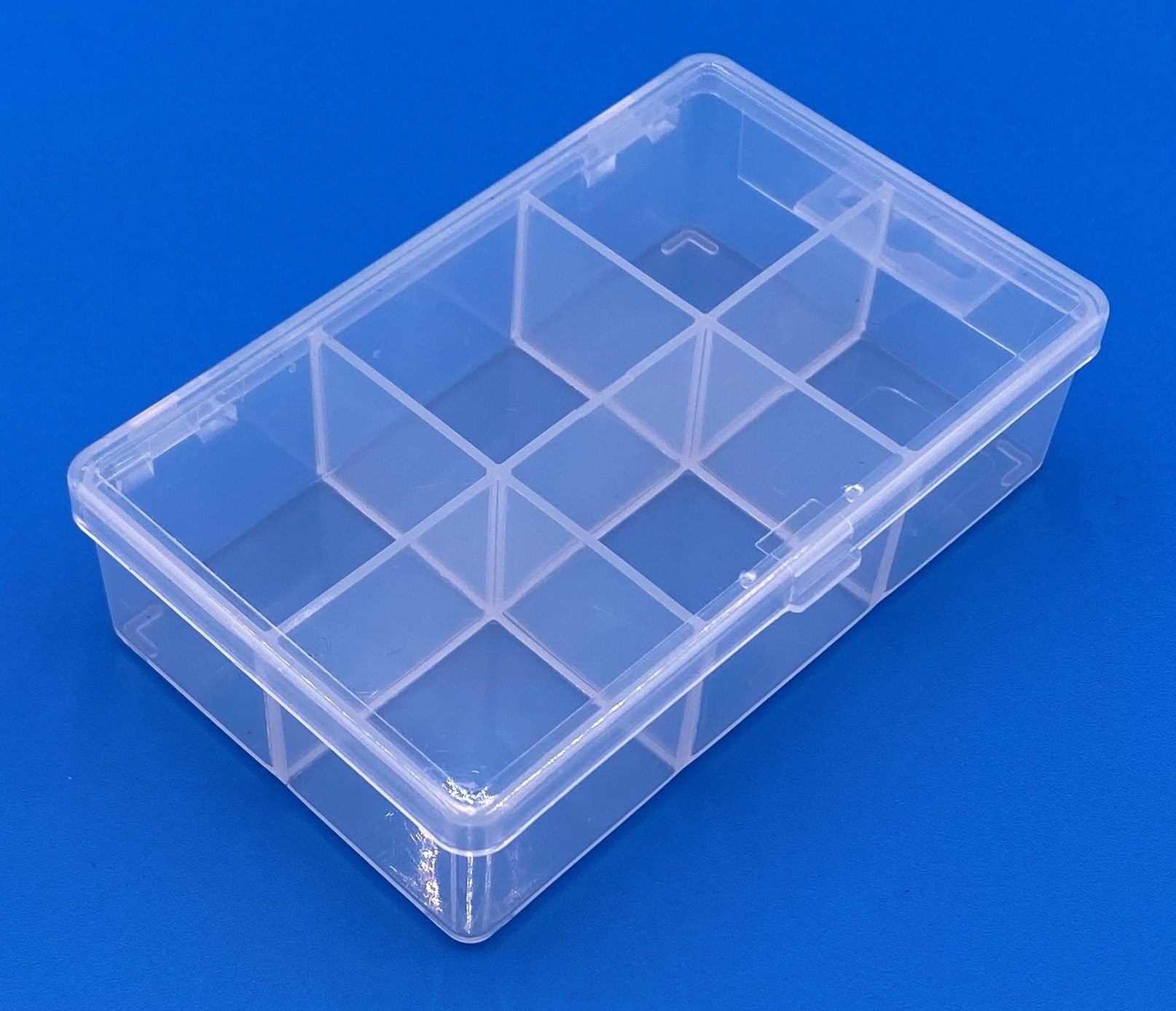 D23 case, 6 bays with a hang tab, molded in clear polypropylene, closed view 1