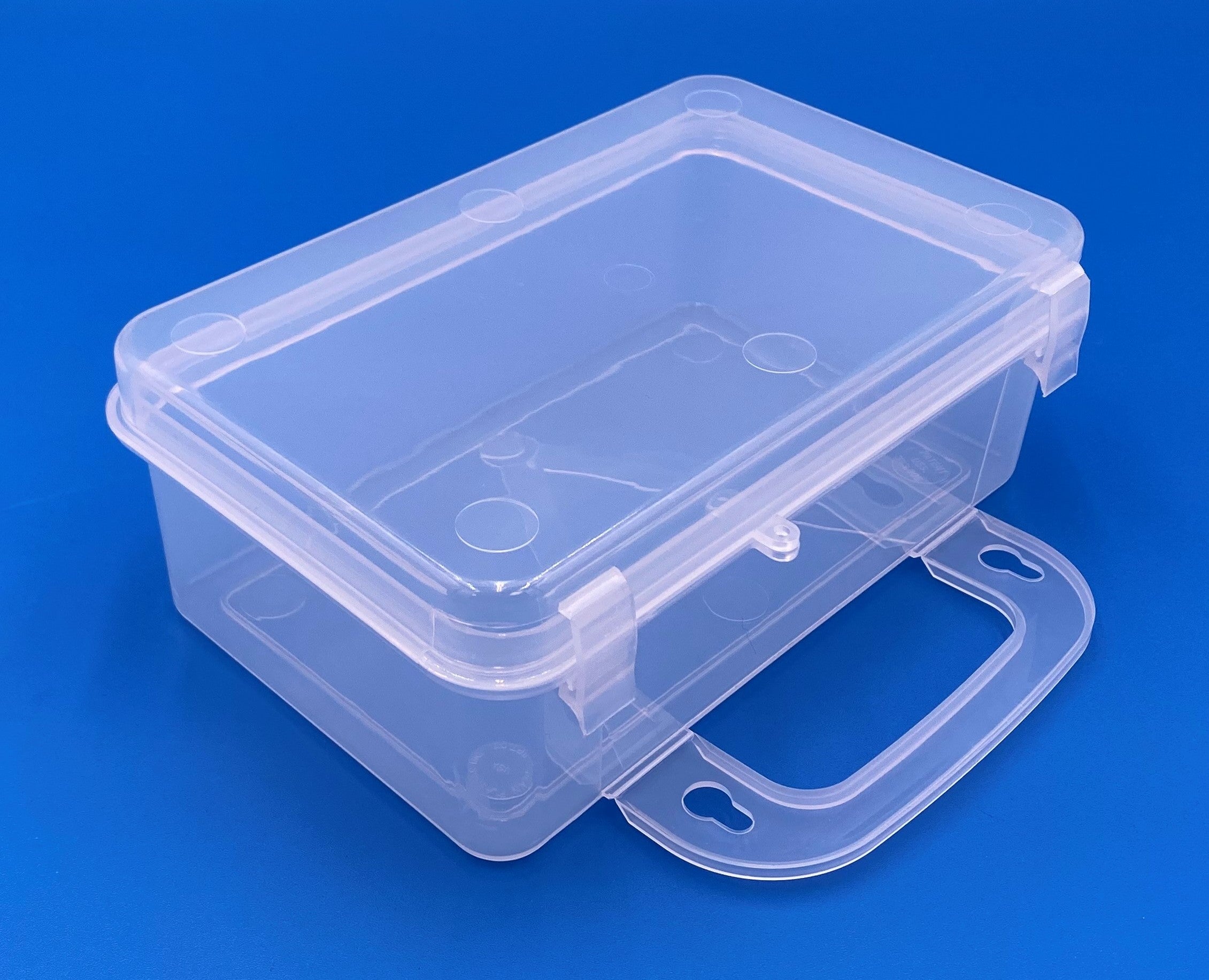 S10 case molded in clear polypropylene, closed view 1