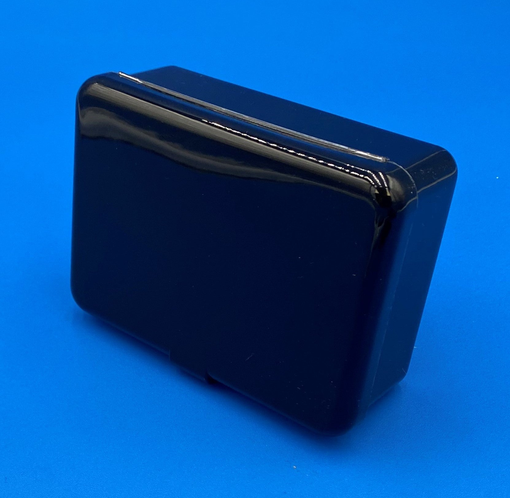 SPC molded in black polypropylene, closed view 2
