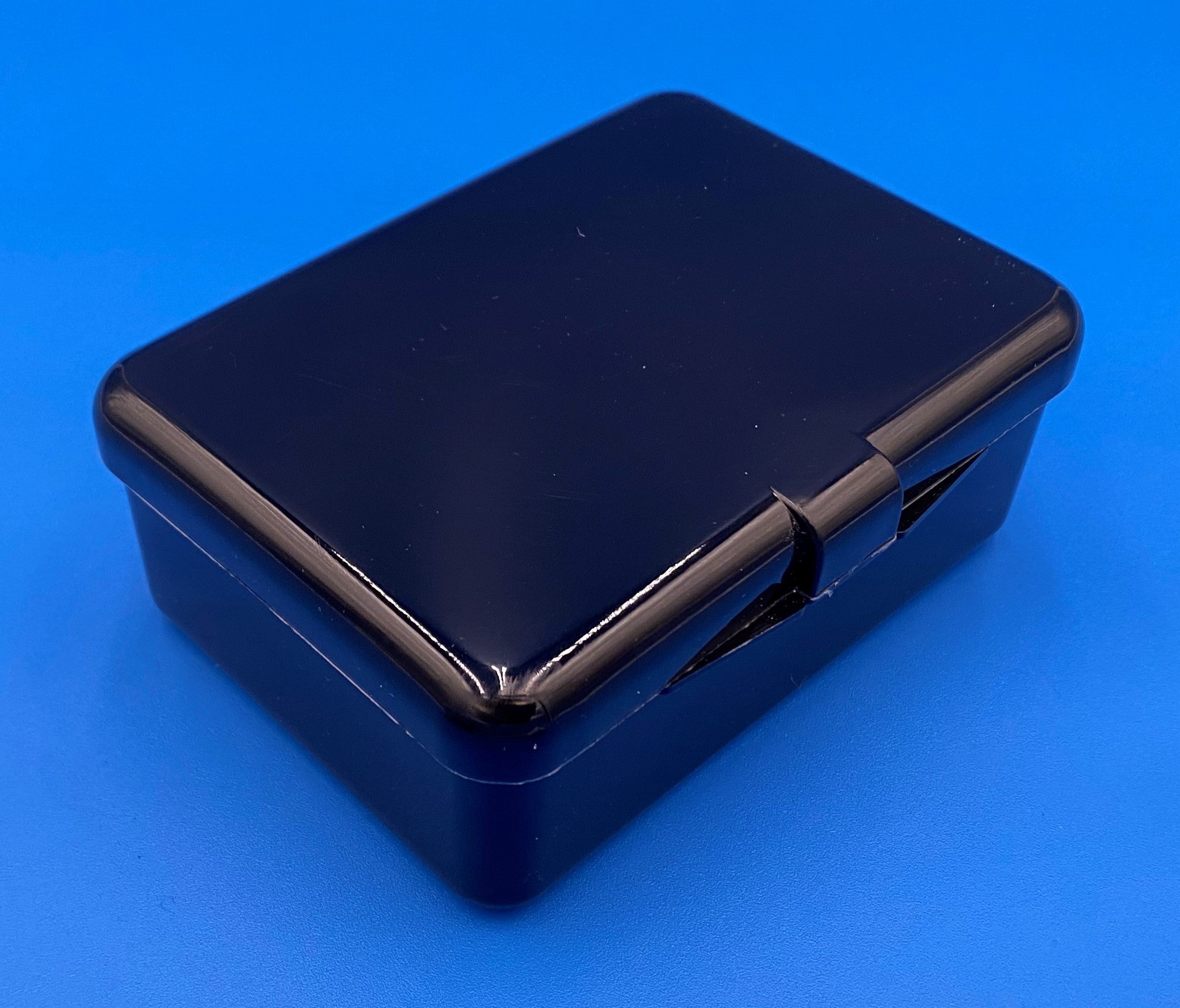 SPC molded in black polypropylene, closed view 1