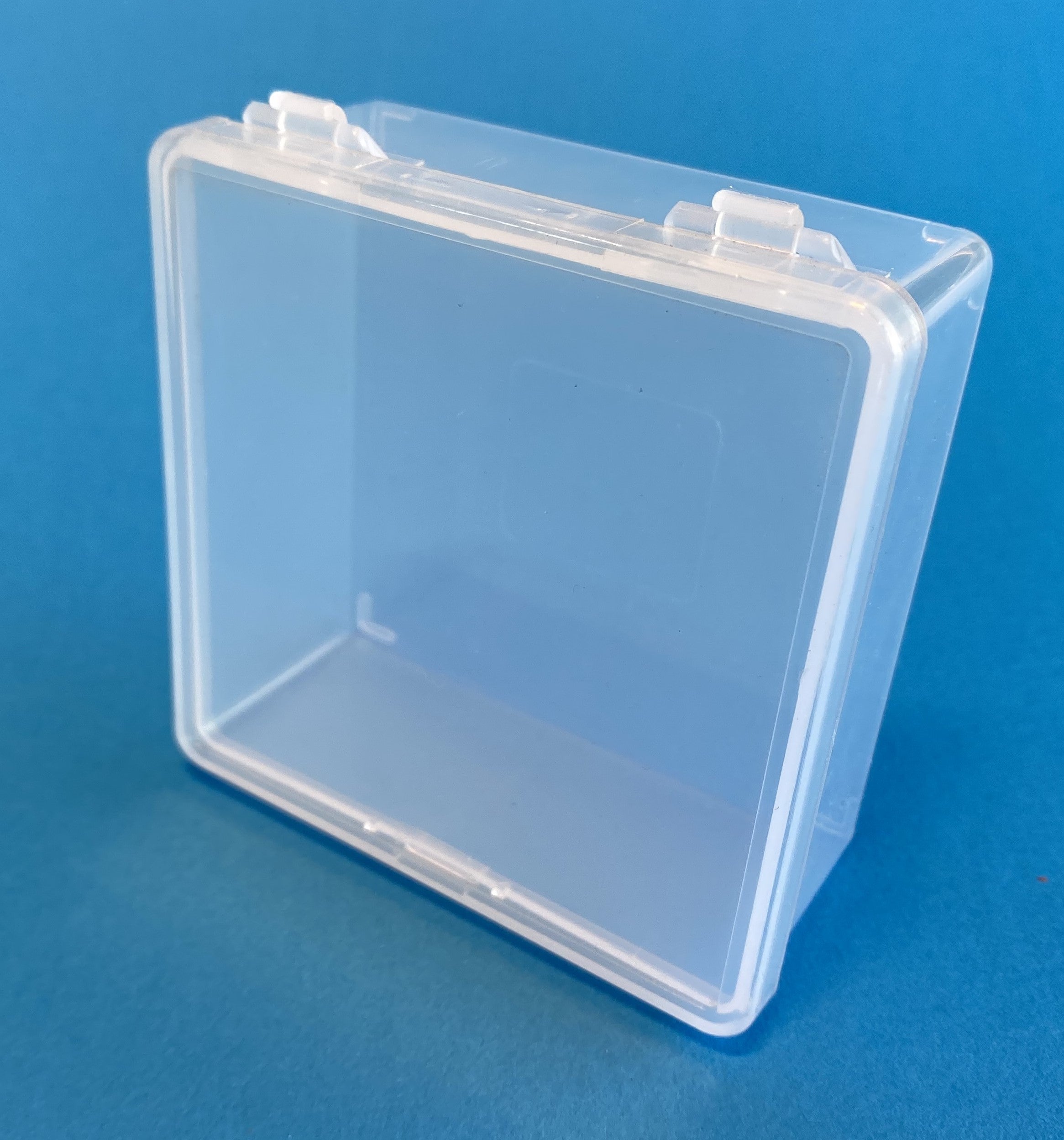 D20 Case, 1 Bay, molded in clear polypropylene, closed view 2