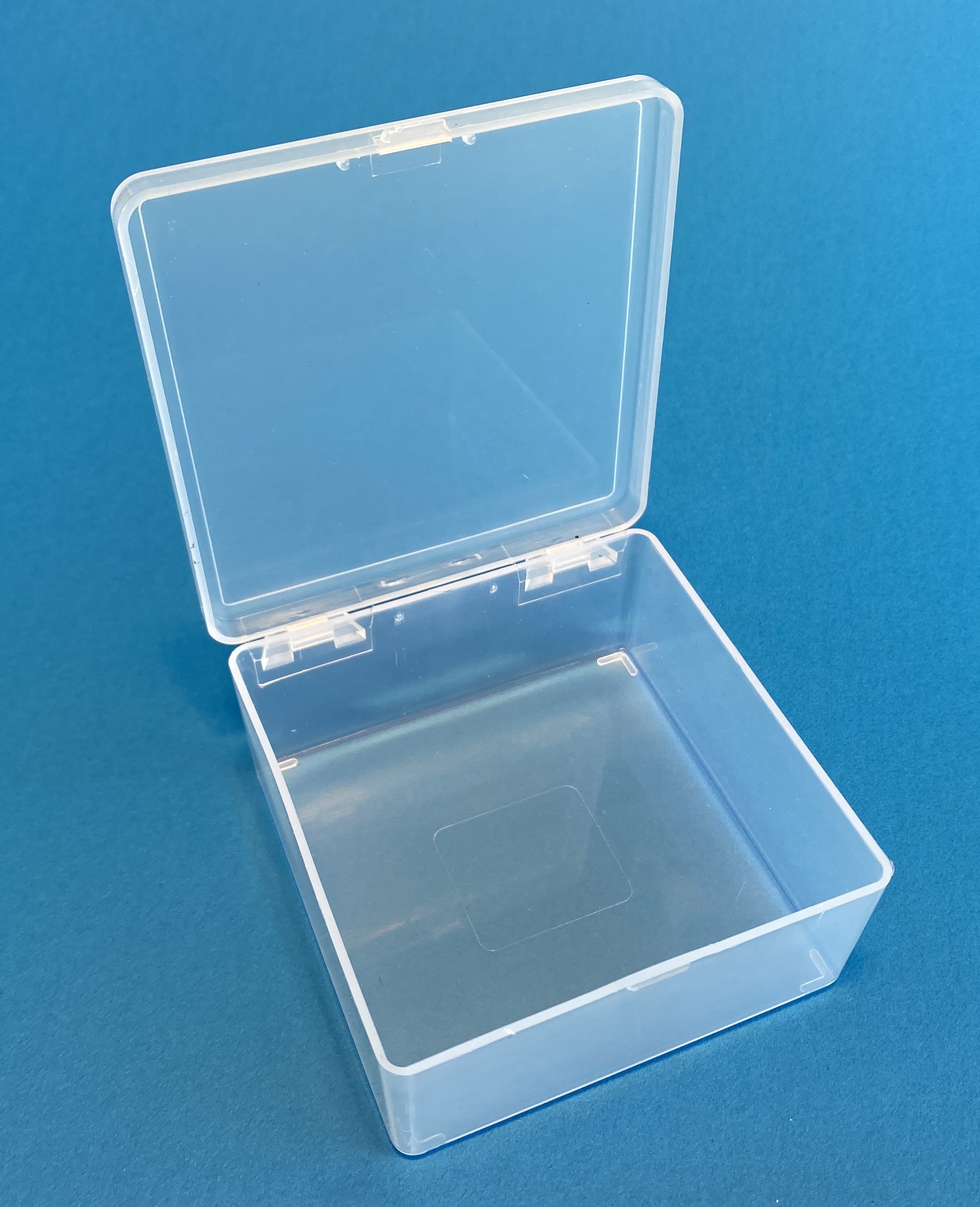D20 Case, 1 Bay, molded in clear polypropylene, open