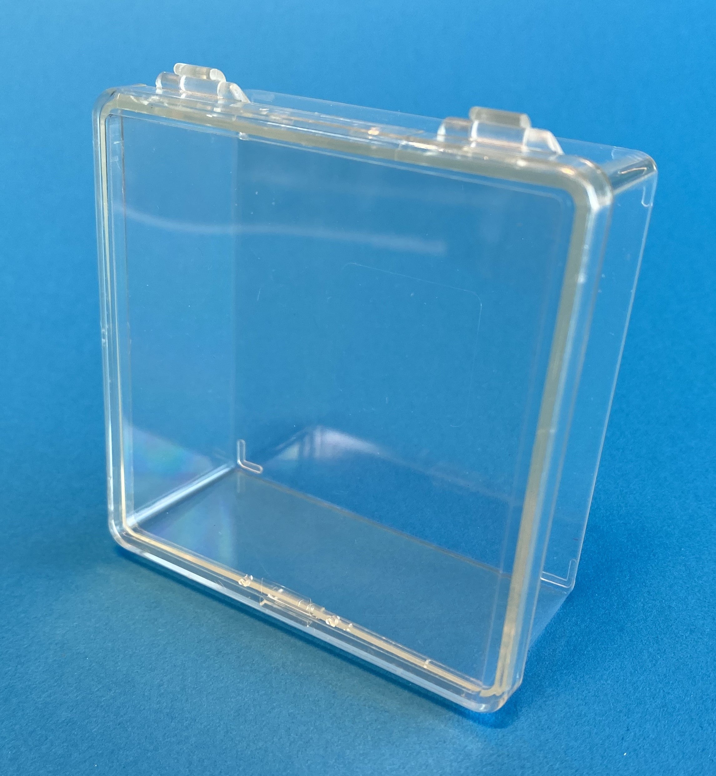 D20 Case, 1 Bay, molded in clear impact-protected copolymer, closed view 2