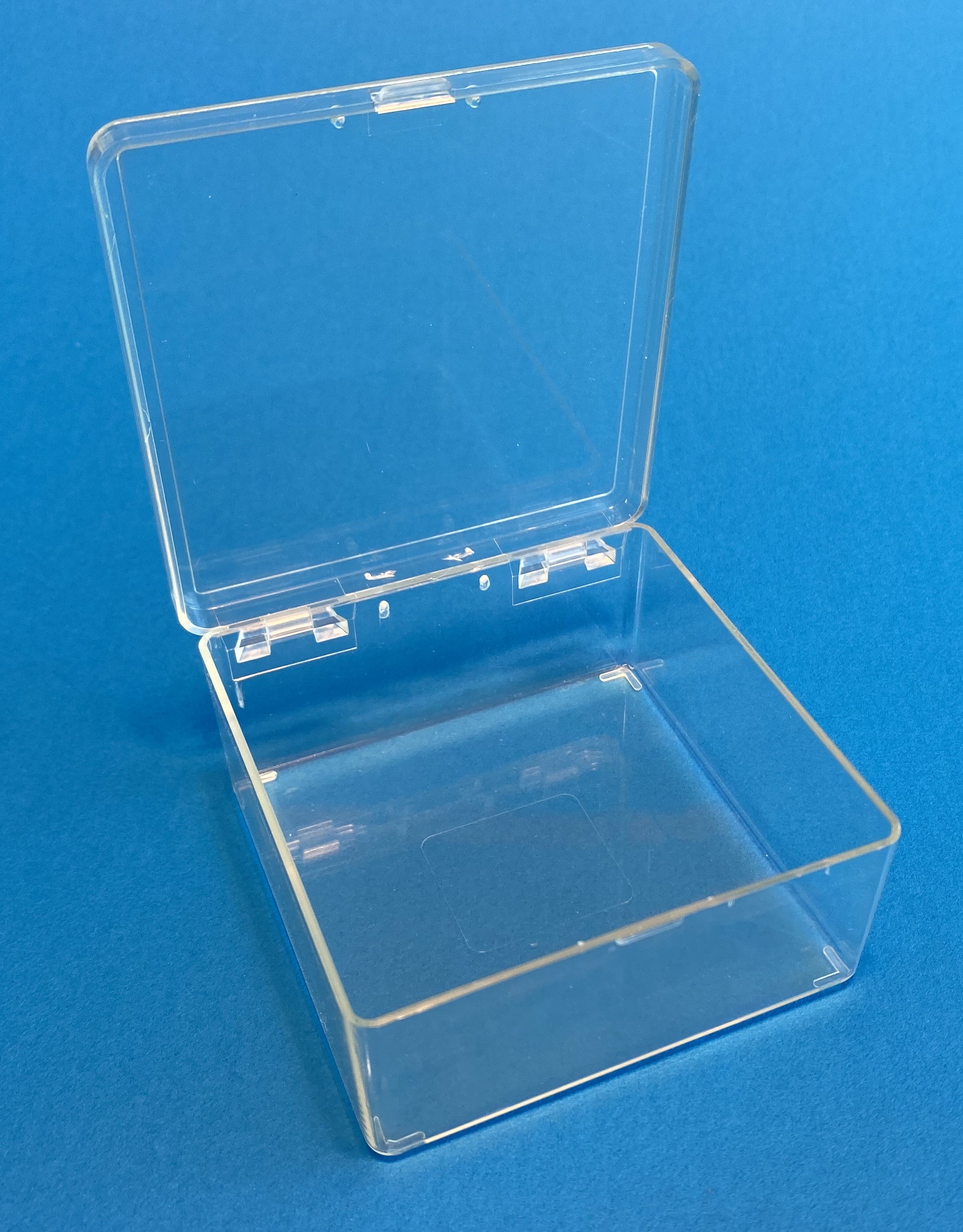 D20 Case, 1 Bay, molded in clear impact-protected copolymer, open