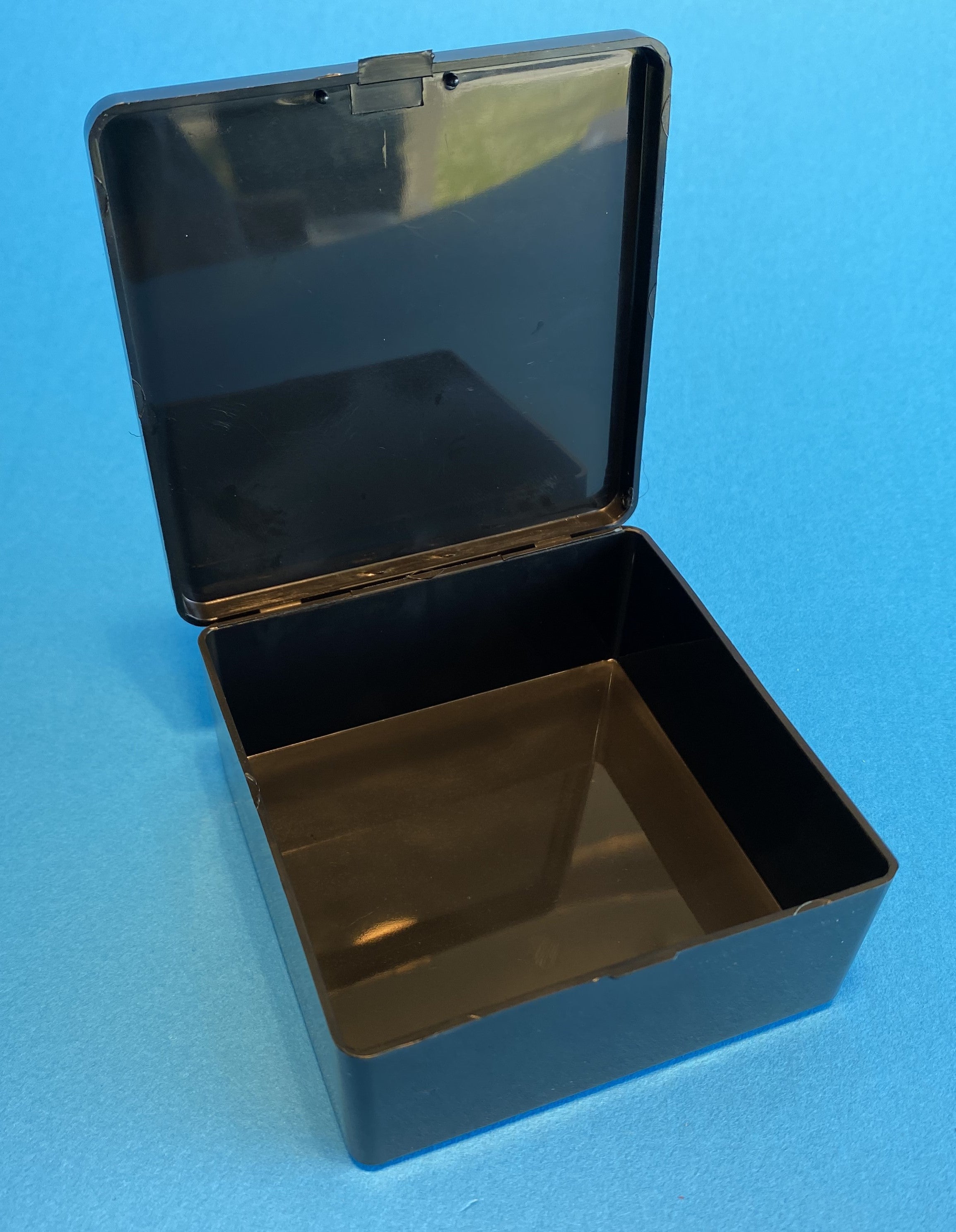 D20 Case, 1 Bay, molded in black conductive polypropylene, open