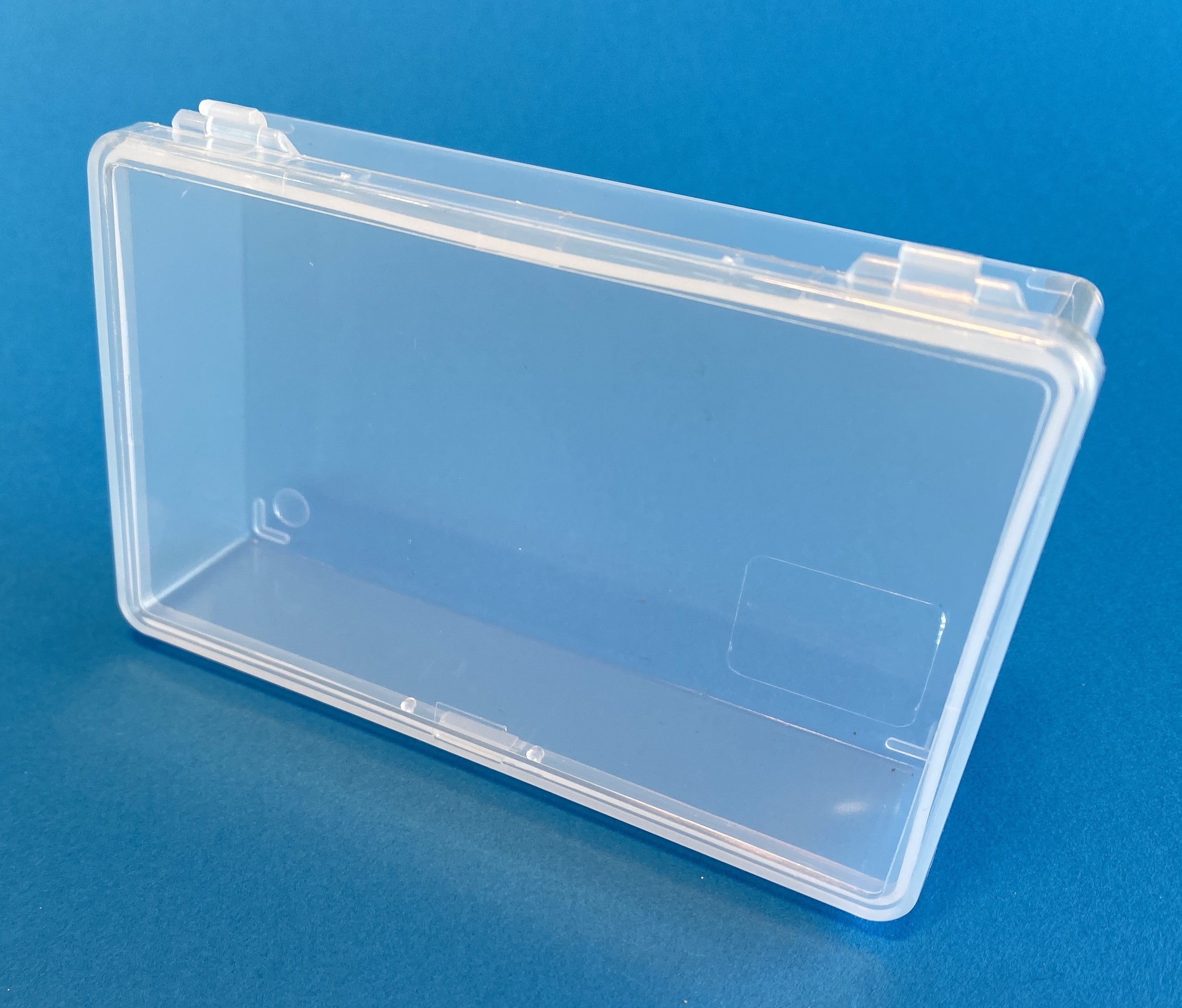 D23 case, 1 bay, molded in clear polypropylene, closed view 2