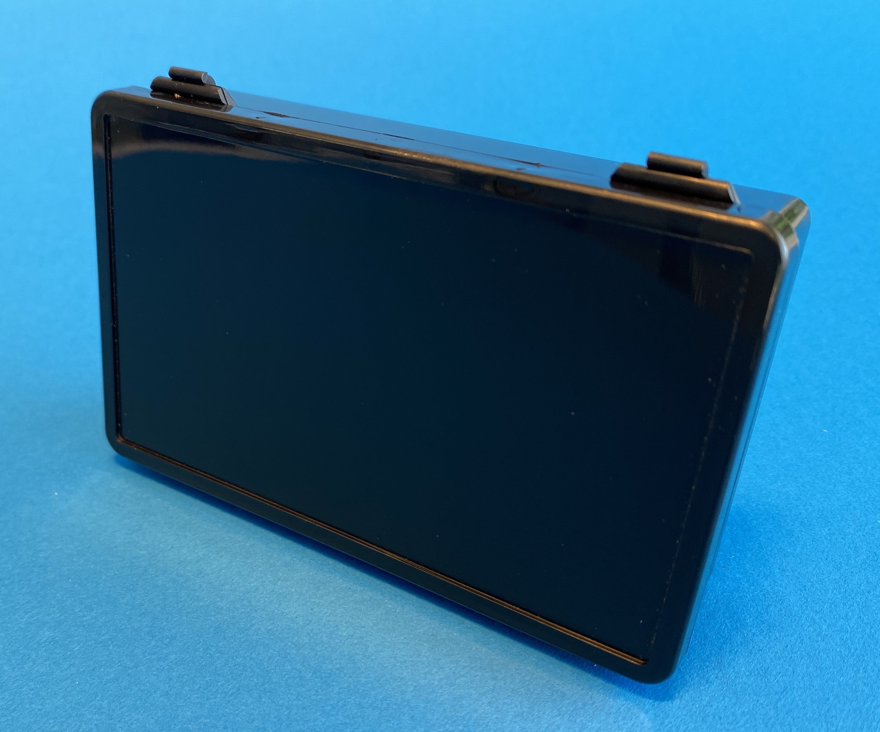 D23 case, 1 bay, molded in black conductive polypropylene, closed view 2
