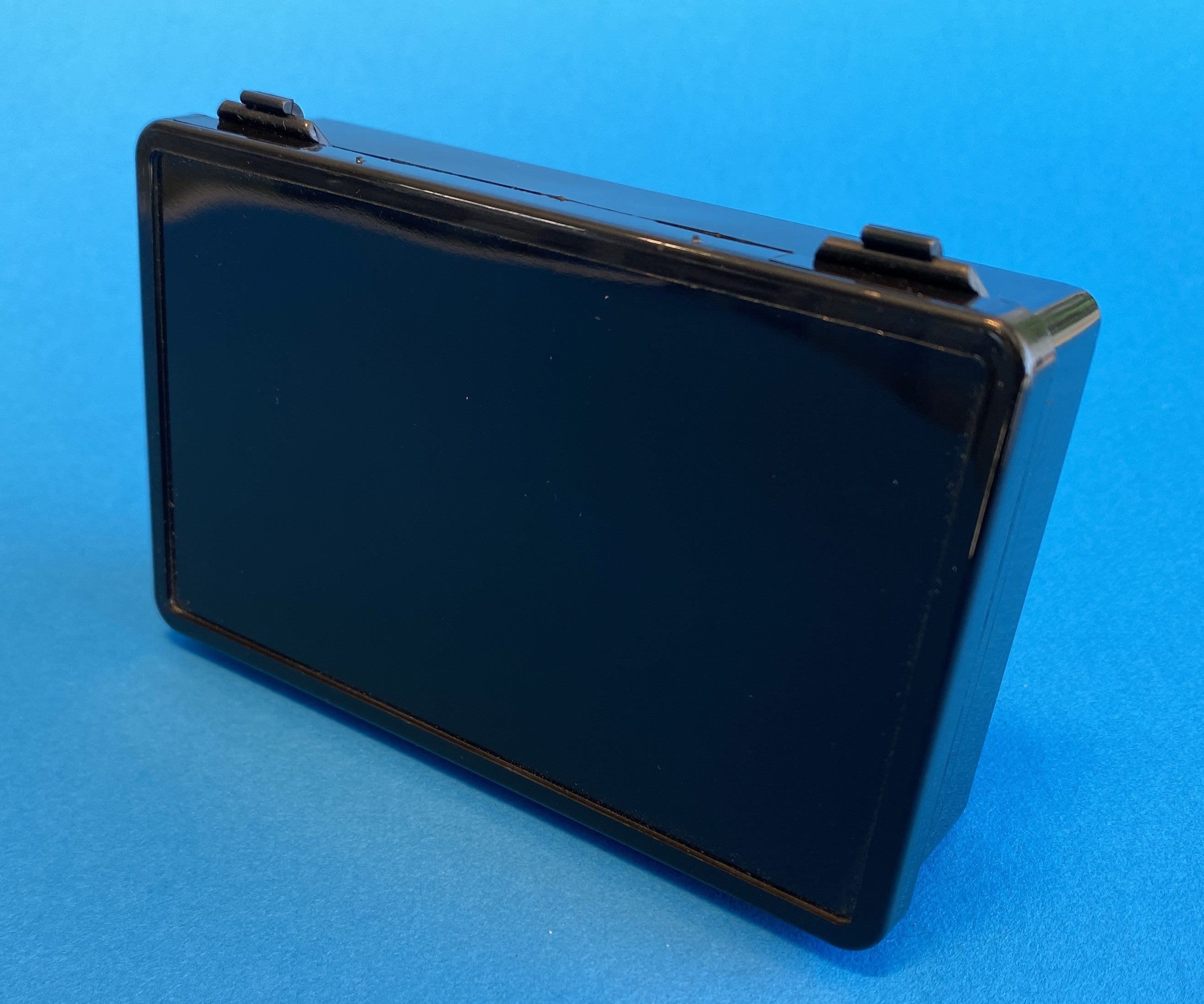 D23 case, 2 bays, molded in black conductive polypropylene, closed view 2