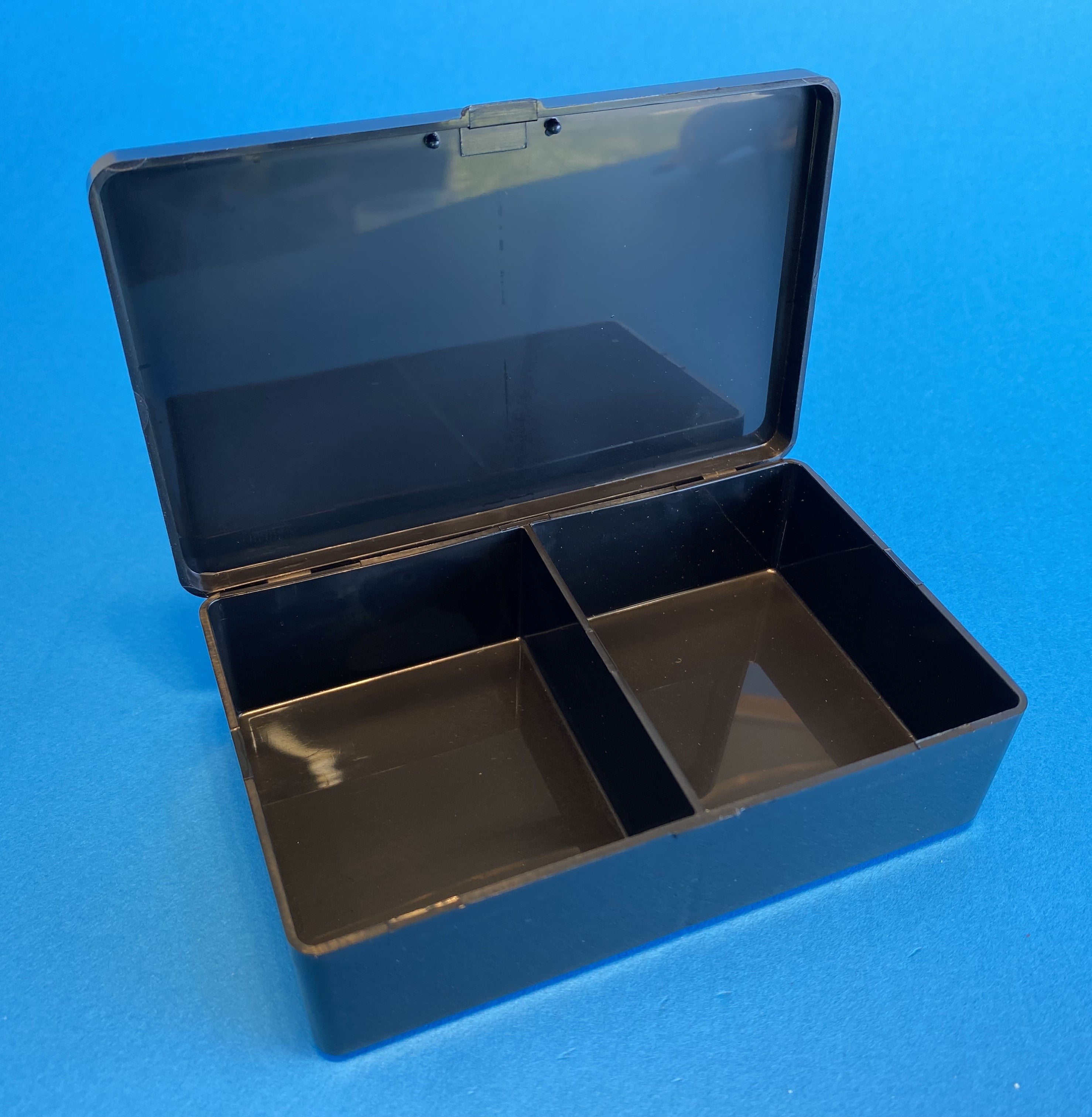 D23 case, 2 bays, molded in black conductive polypropylene, open