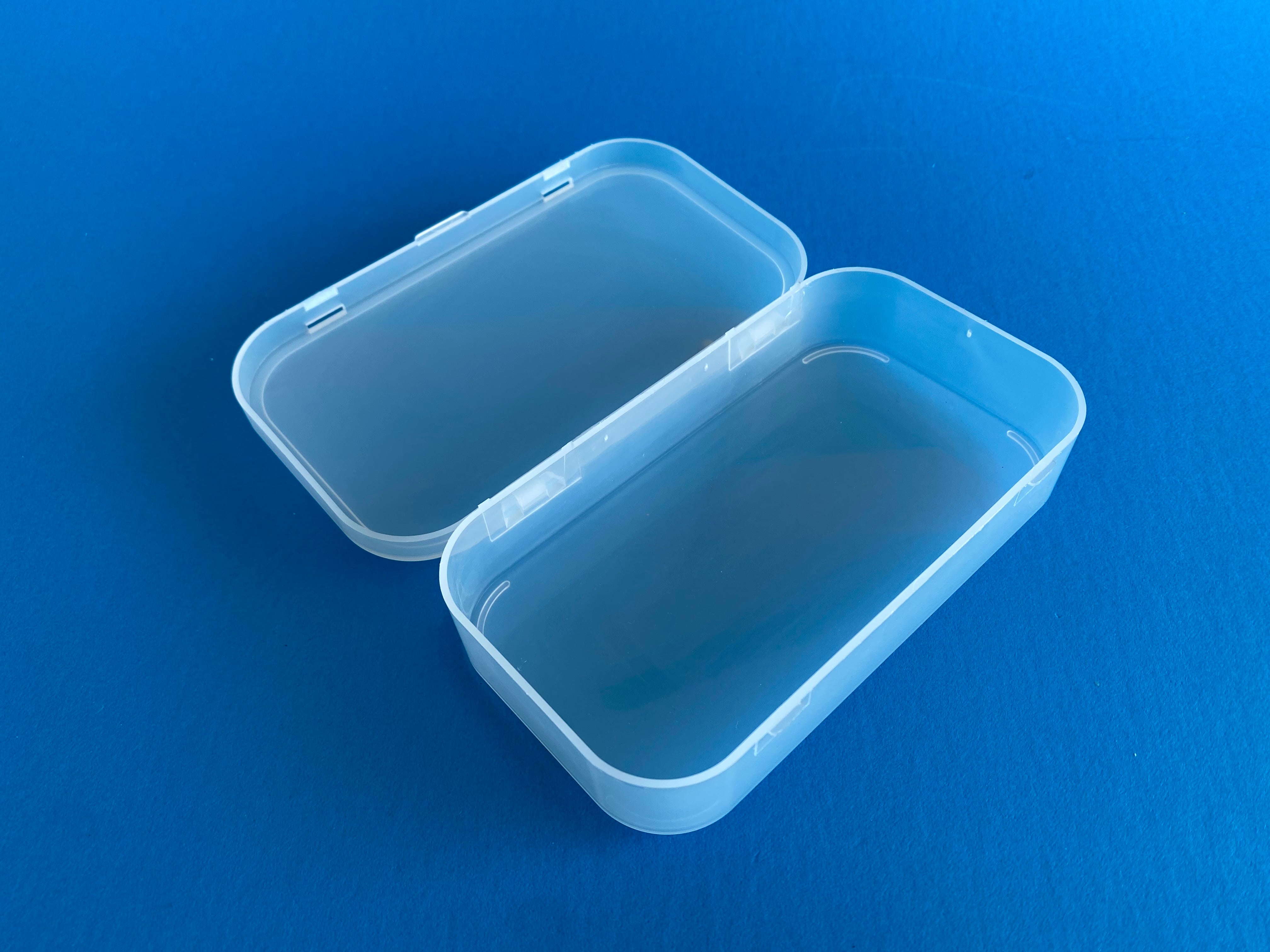 D25 case, 1 bay, molded in clear polypropylene, open view 2