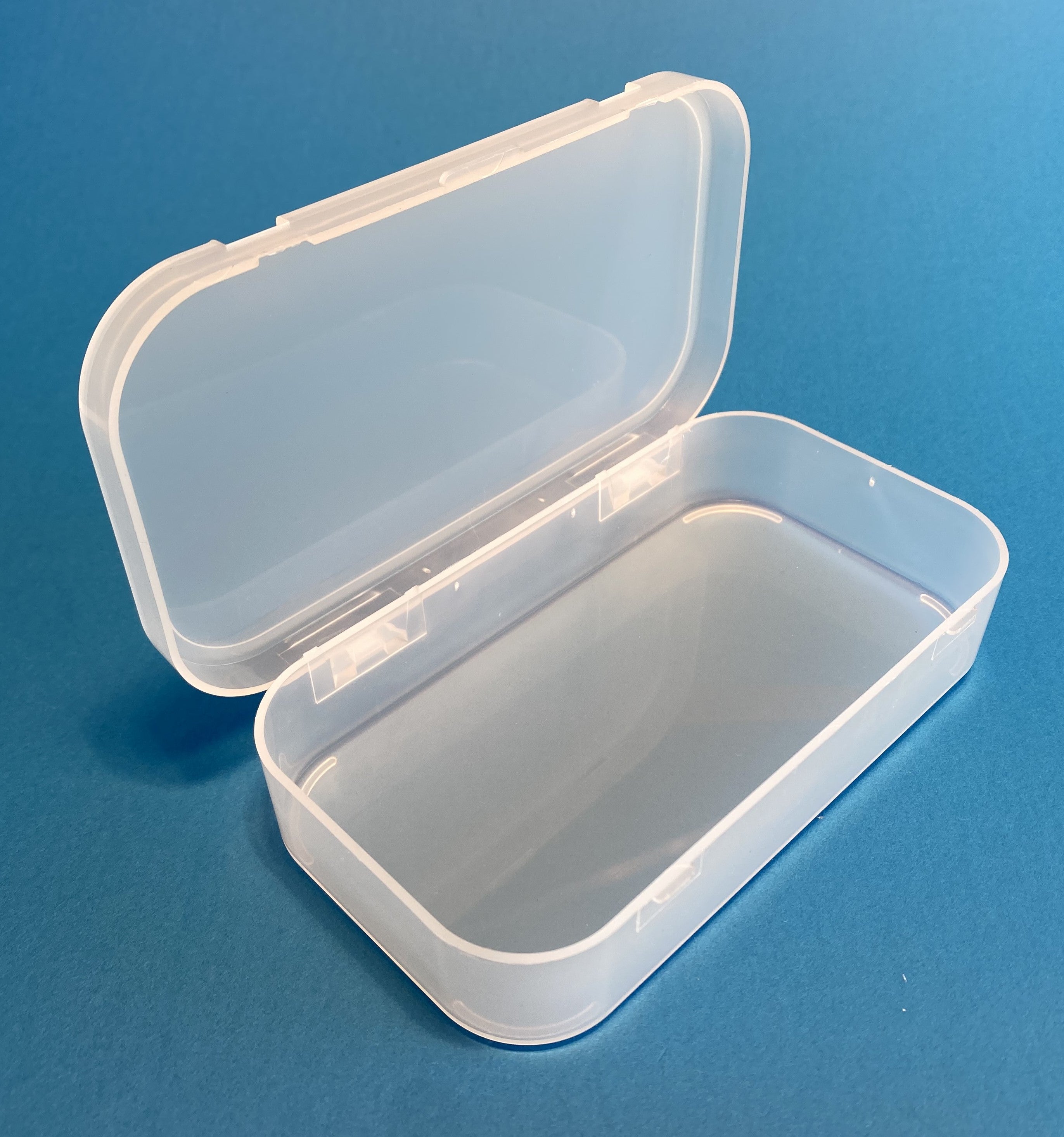 D25 case, 1 bay, molded in clear polypropylene, open view 1