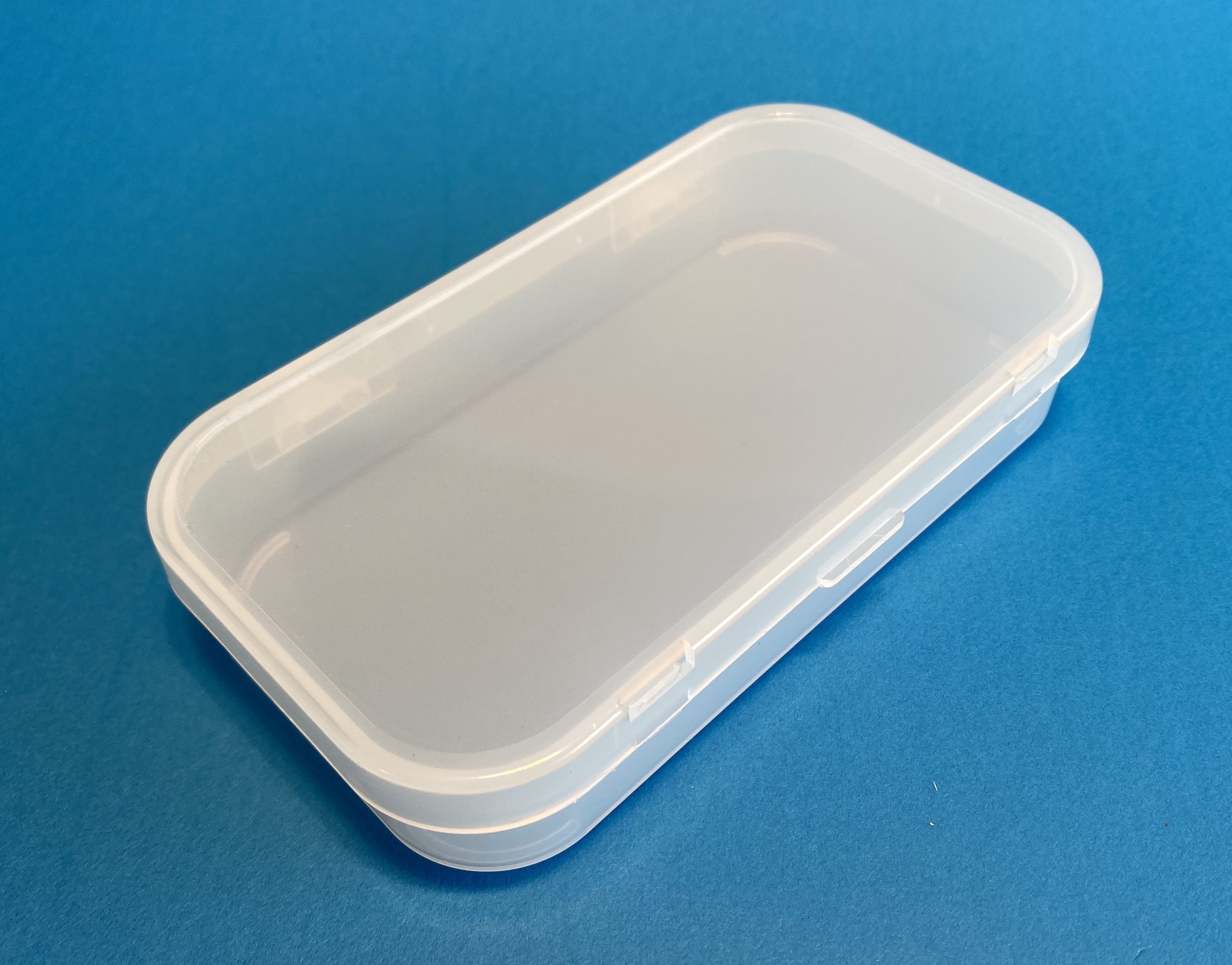 D25 case, 1 bay, molded in clear polypropylene, closed view 1