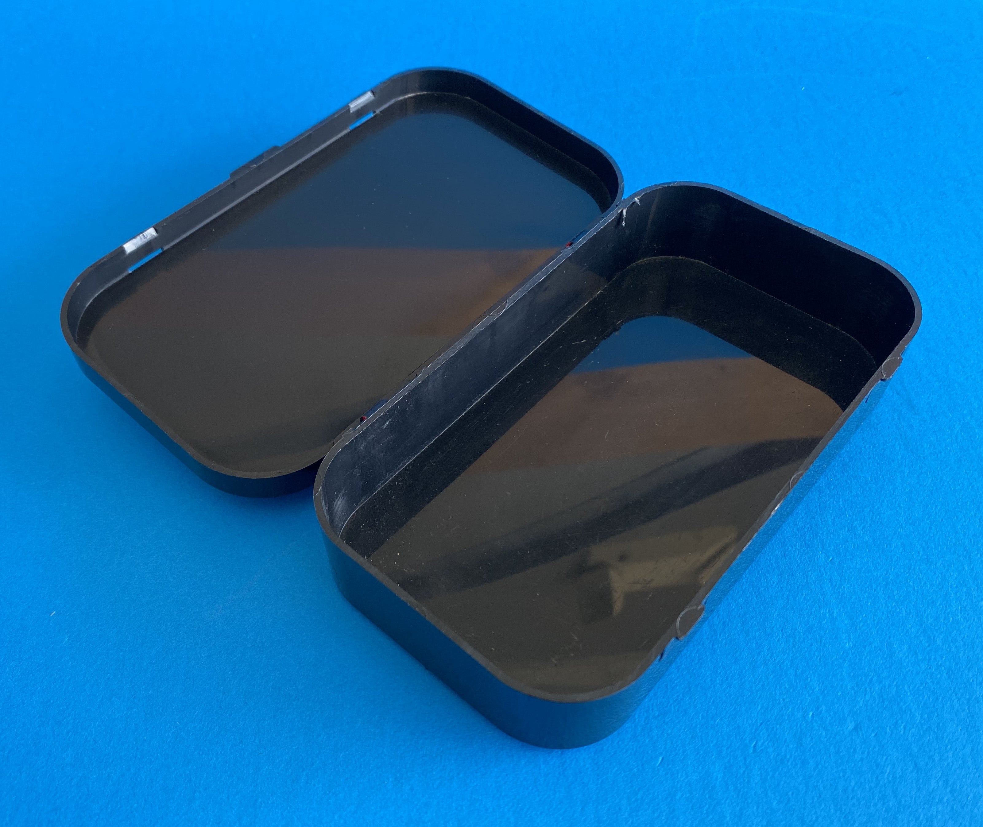 D25 case, 1 bay, molded in black conductive polypropylene, open