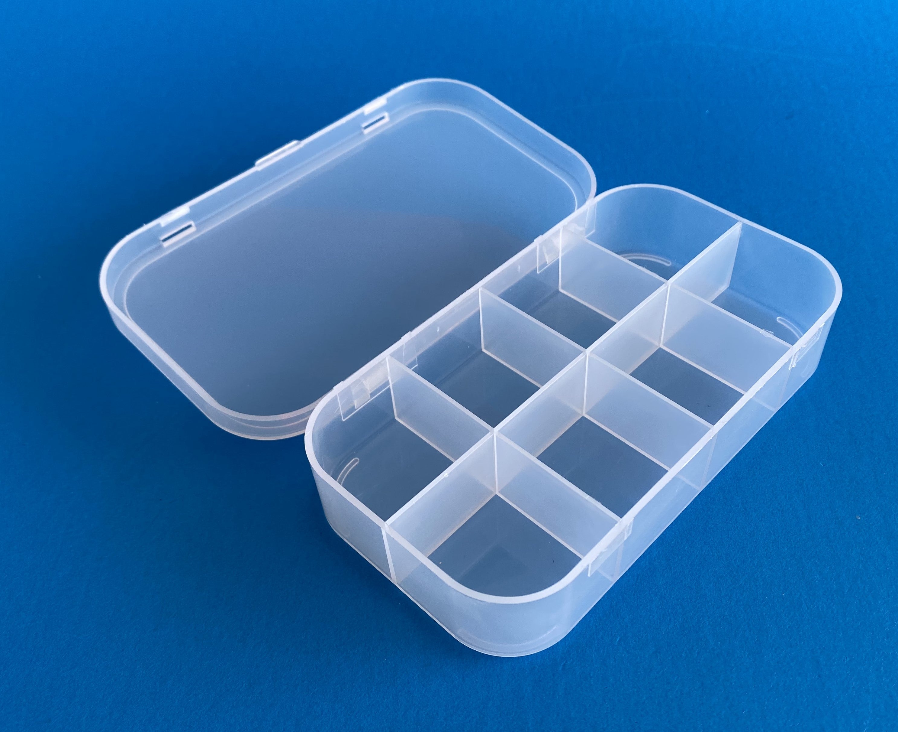 D25 case, 8 bays, molded in clear polypropylene, open view 2