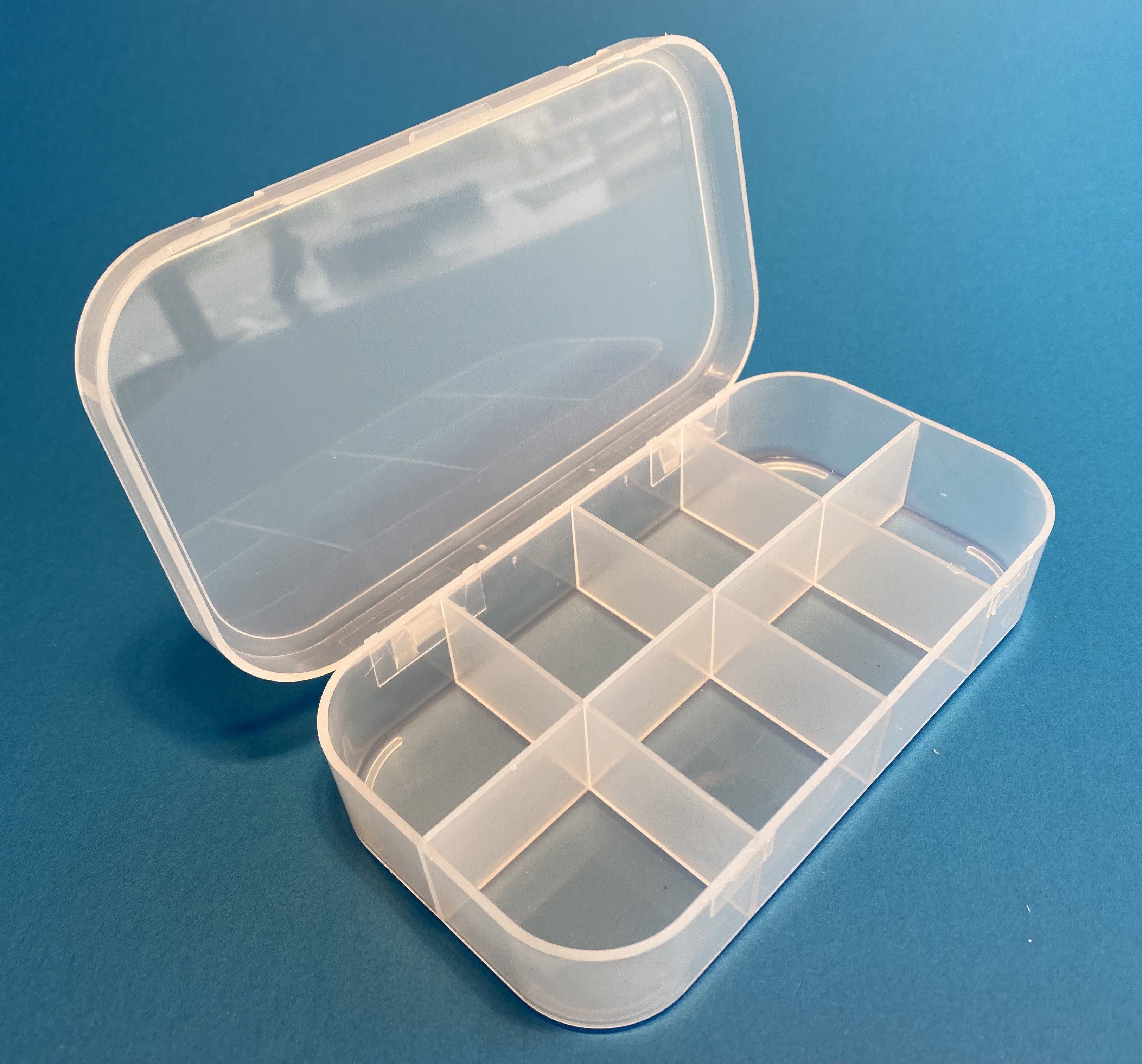 D25 case, 8 bays, molded in clear polypropylene, open view 1