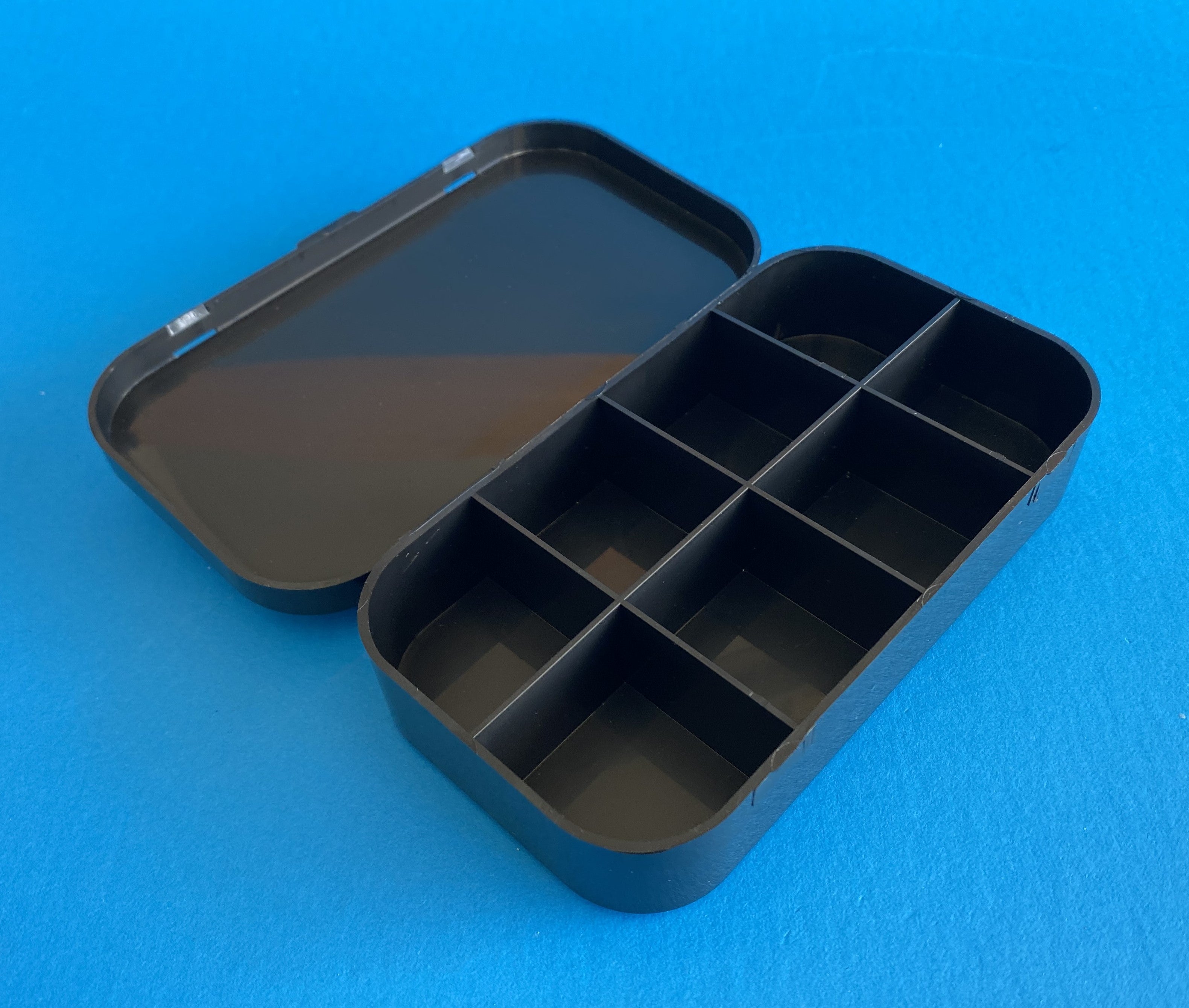 D25 case, 8 bays, molded in black conductive polypropylene, open