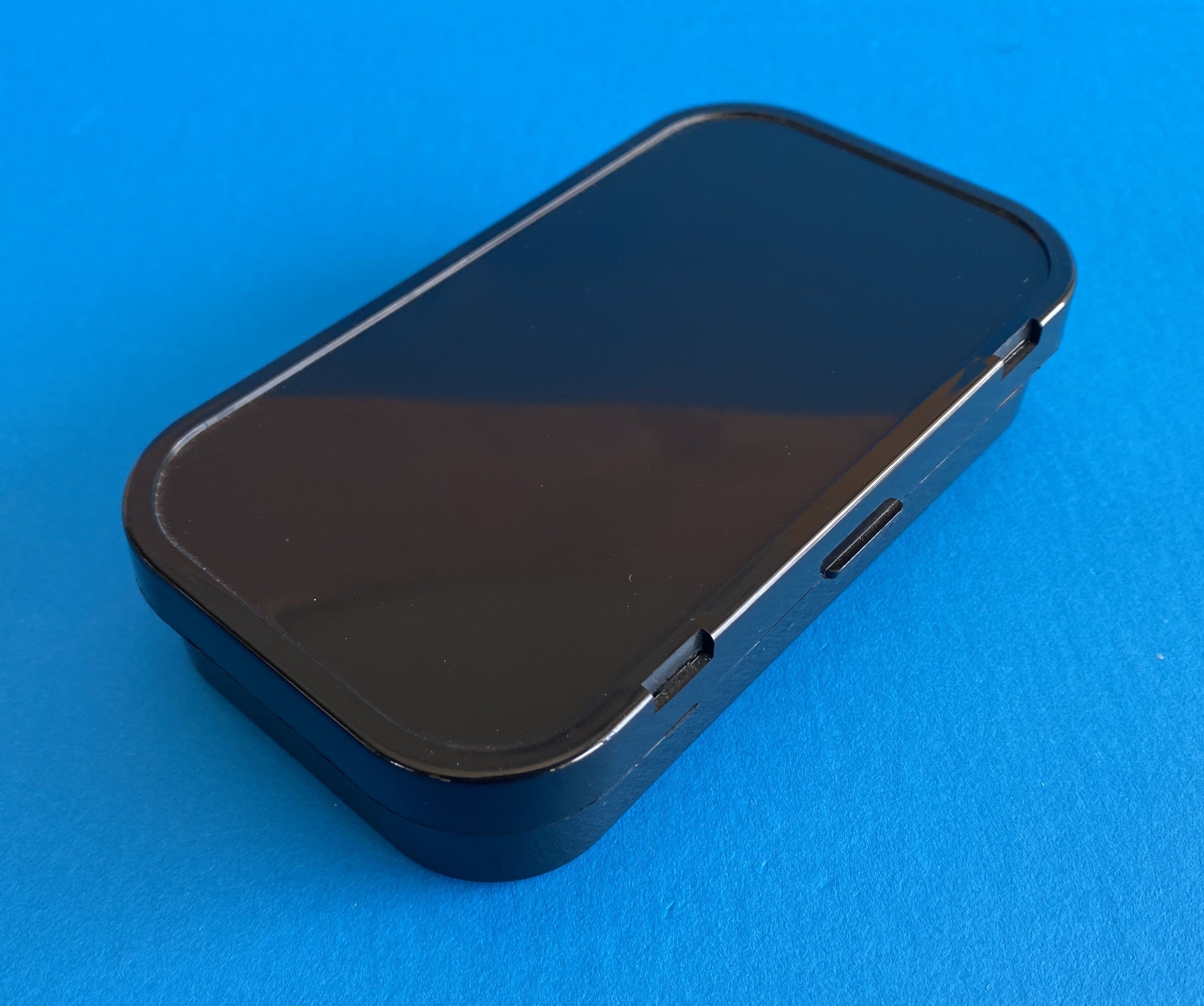 D25 case, 8 bays, molded in black conductive polypropylene, closed view 1