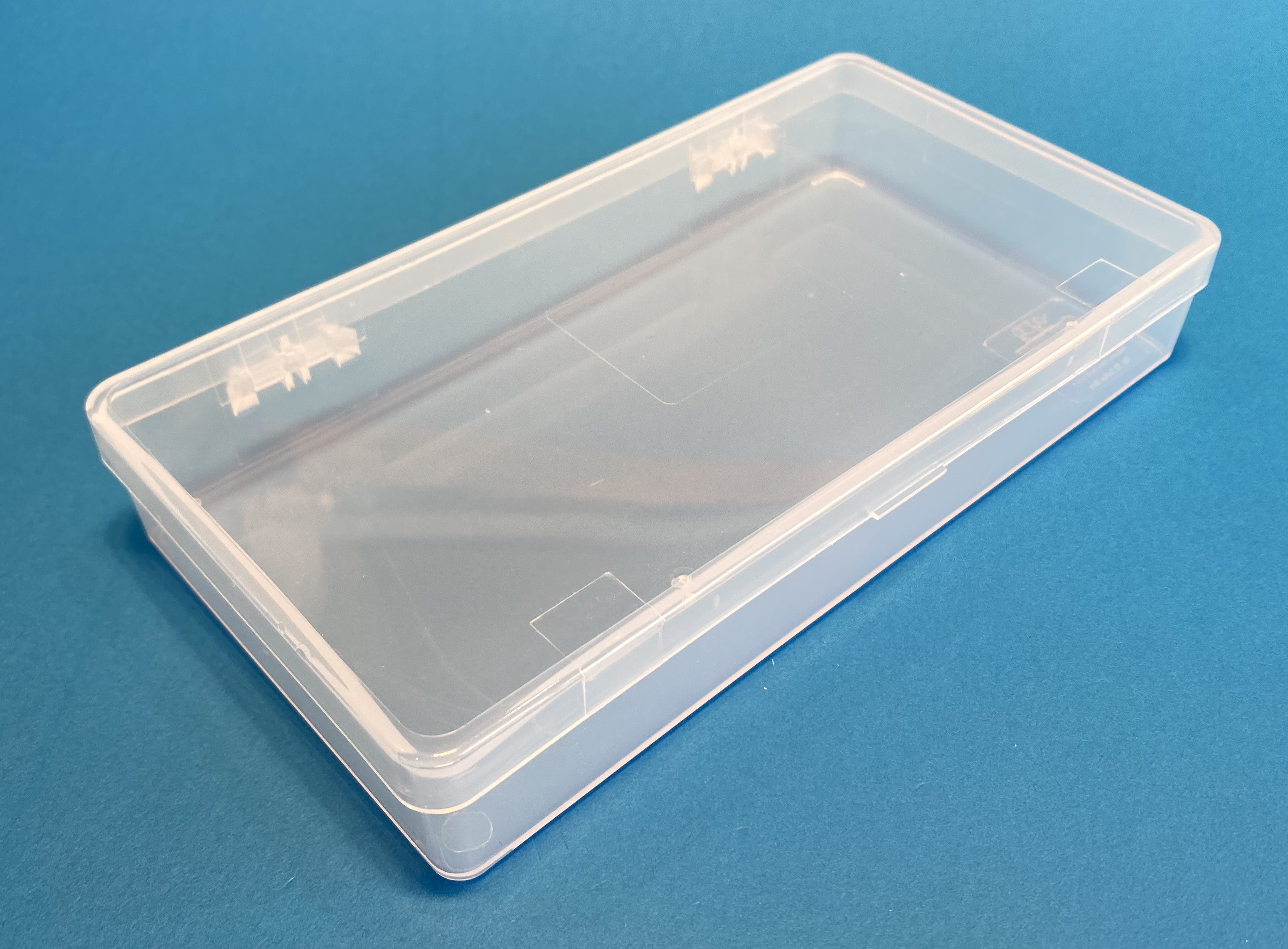 D26 Case, 1 Bay, molded in clear polypropylene, closed view 1