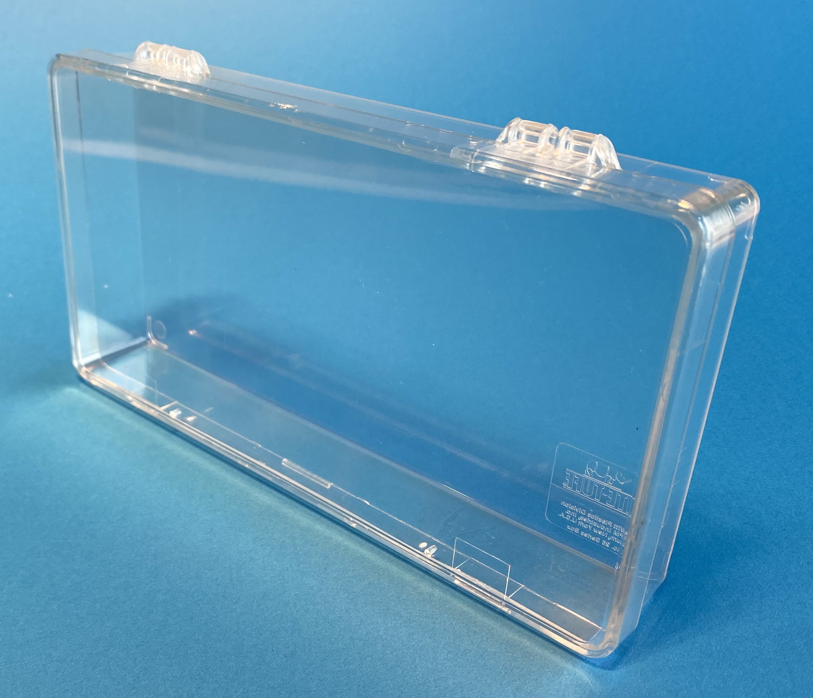 D26 Case, 1 Bay, molded in clear polypropylene, closed view 2