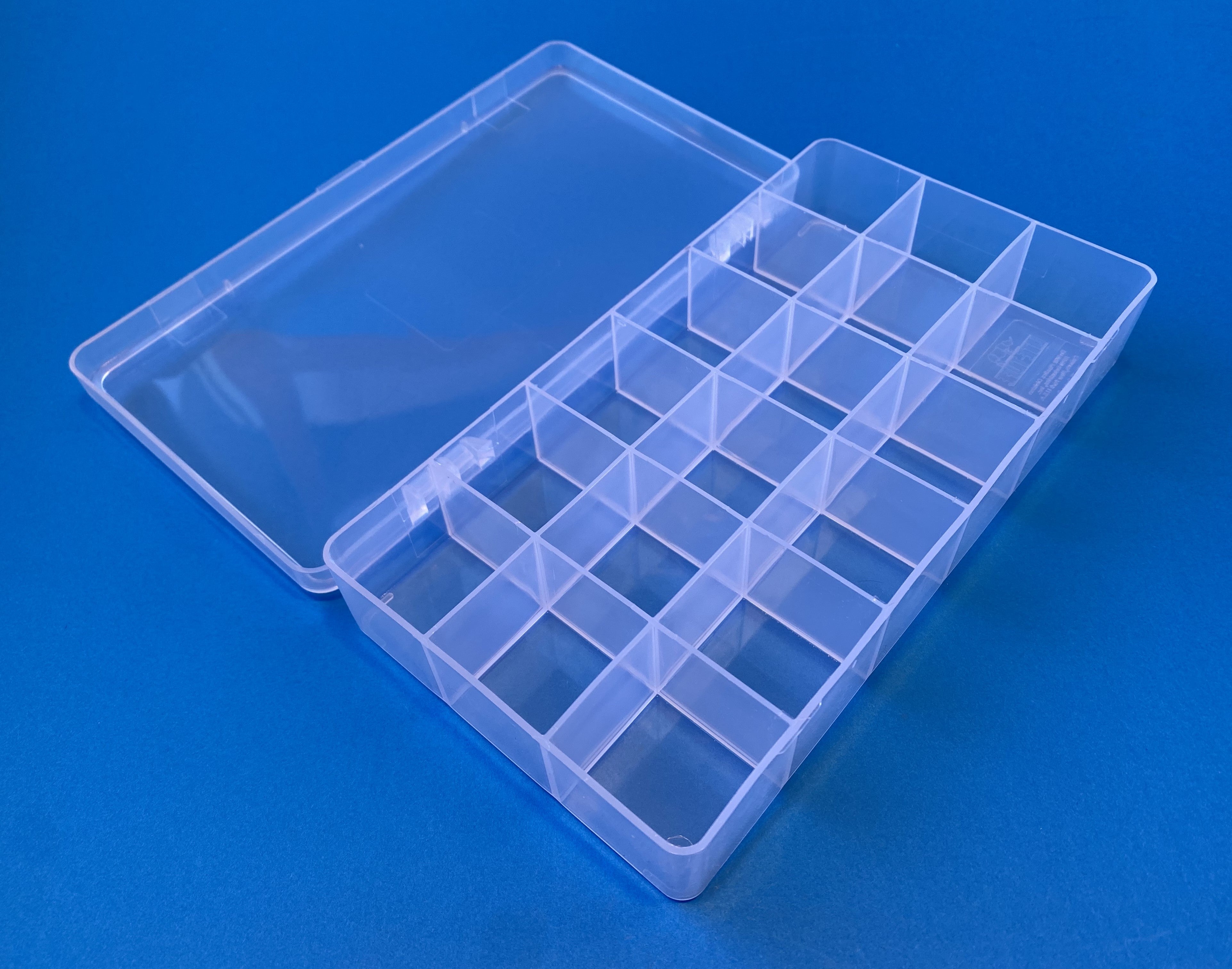 D26 Case, 18 Bays, Clarified Polypropylene (carton of 76 ea)