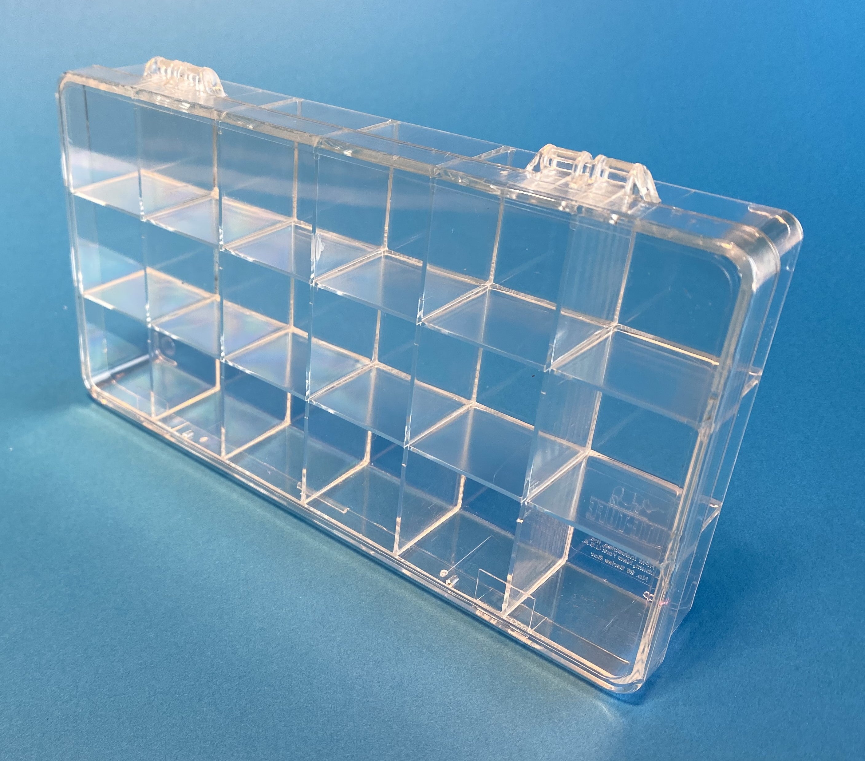 D26 case, 18 bays, molded in clear impact-protected copolymer, closed view 2