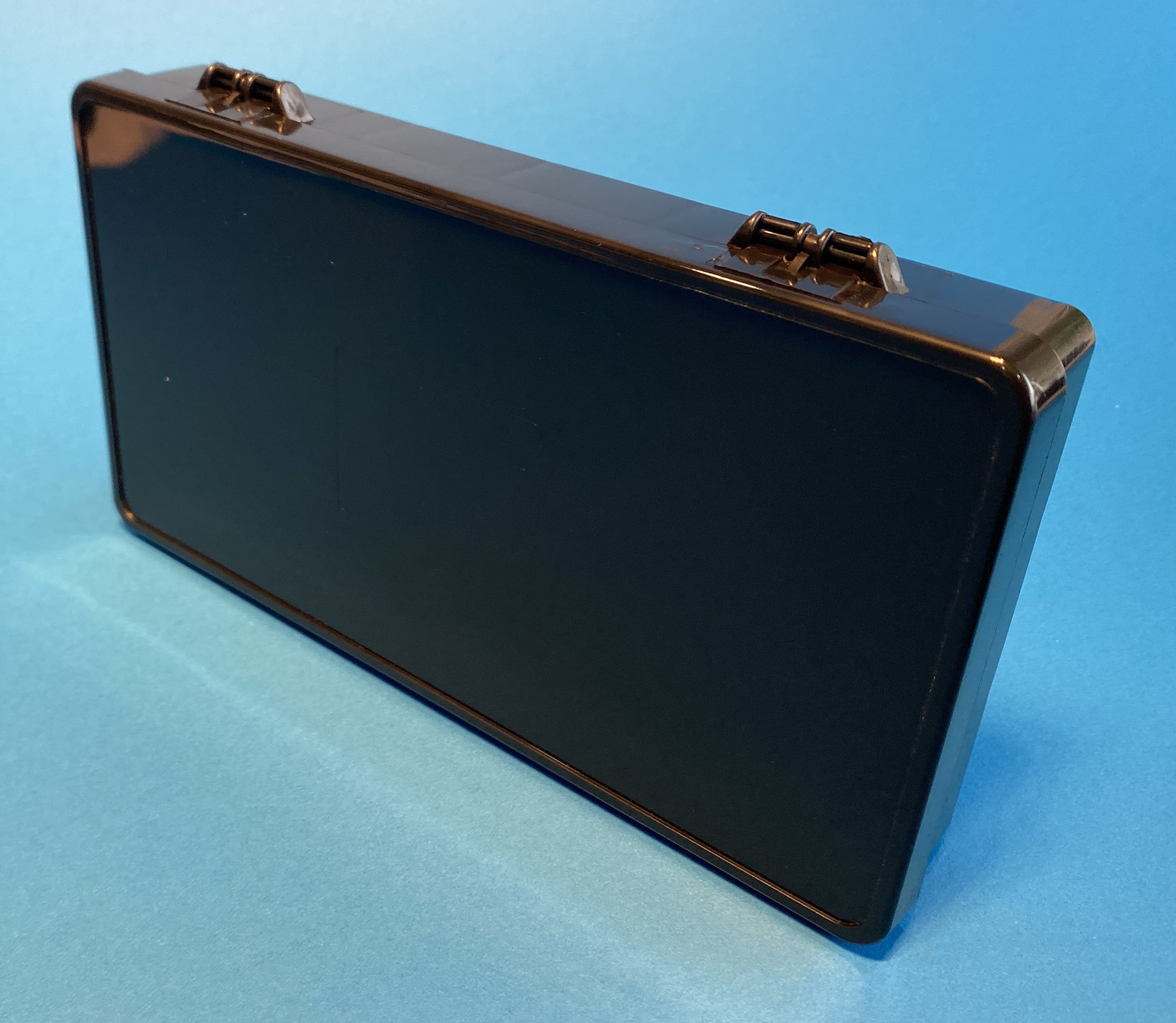 D26 case, 18 bays, molded in black conductive polypropylene, closed view 2