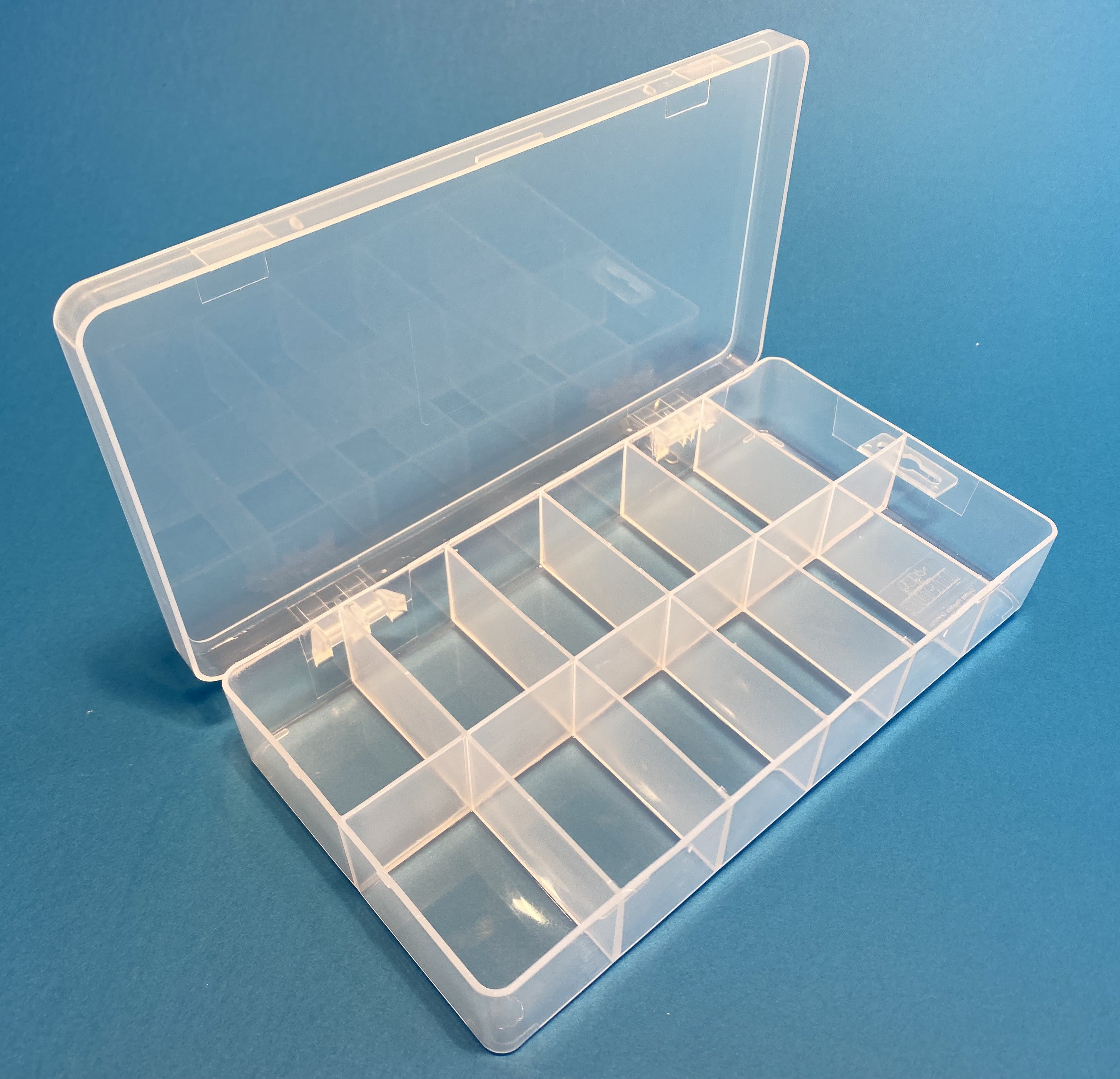 D26 Case, 12 Bays, Clarified Polypropylene (carton of 76 ea)