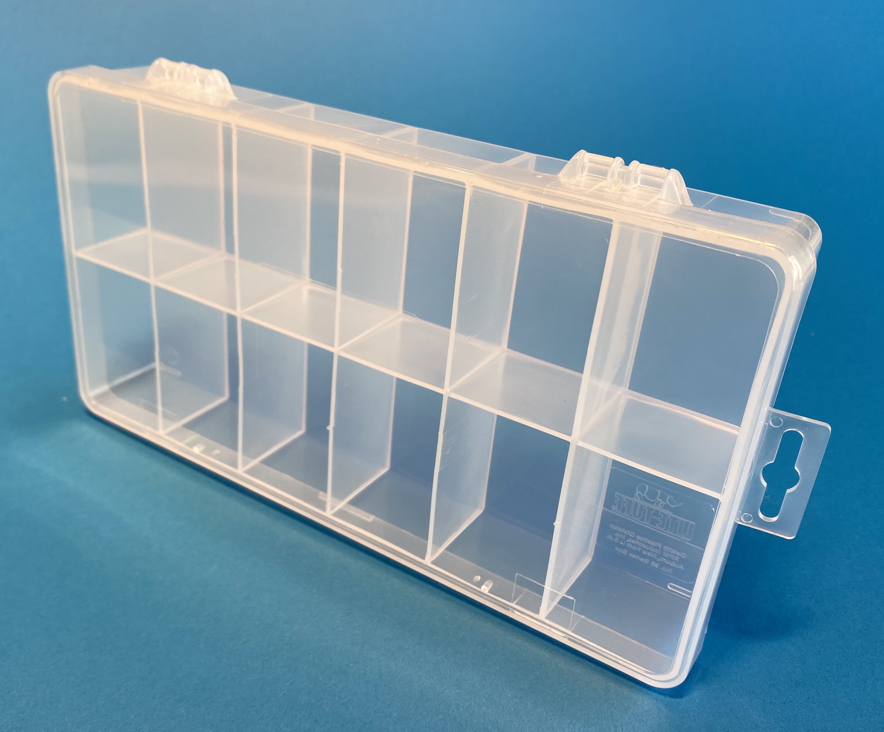 D26 case, 12 bays with hang tab, molded in clear polypropylene, closed view 2