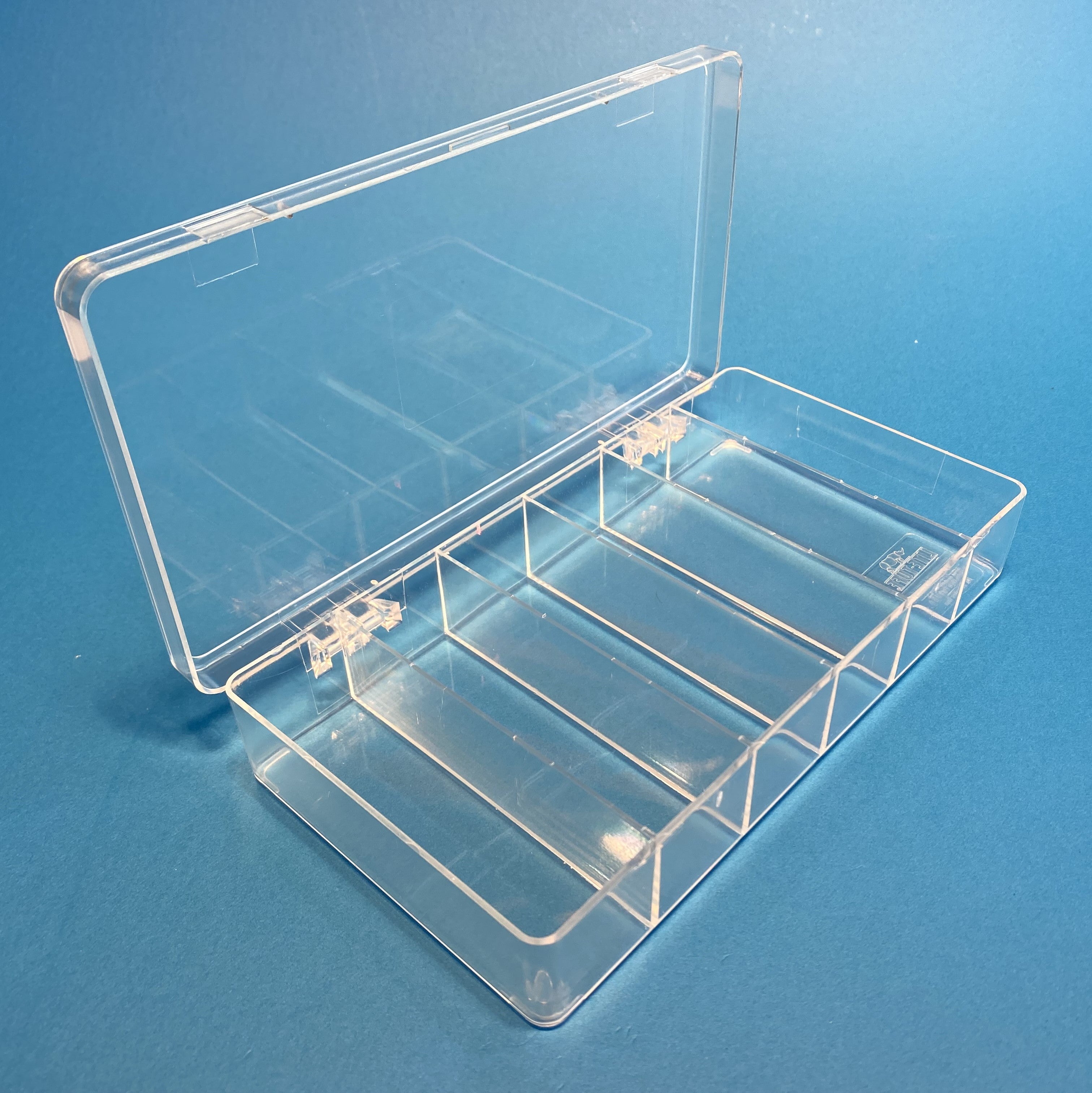 D26 case, 6 bays, molded in clear impact-protected copolymer, open