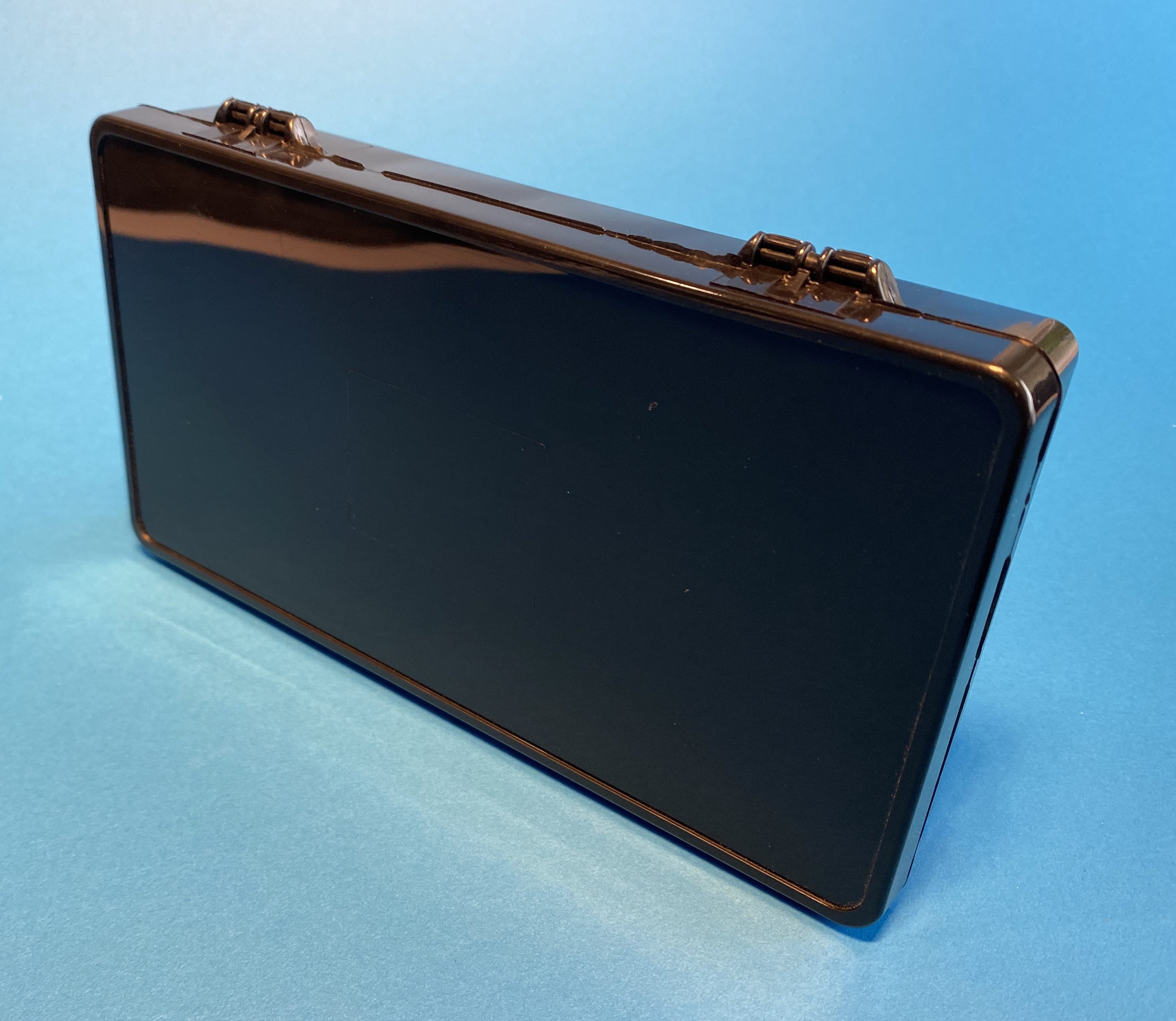 D26 case, 6 bays, molded in black conductive polypropylene, closed view 2