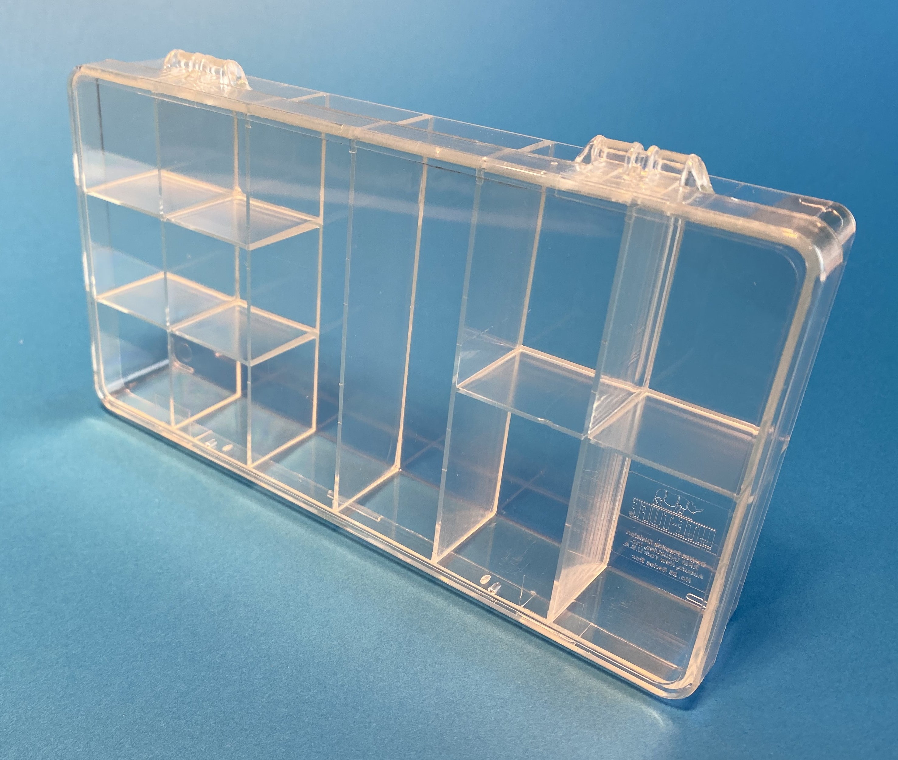 D26 case, 12 bays in configuration 2, molded in clear impact-protected copolymer, closed view 2
