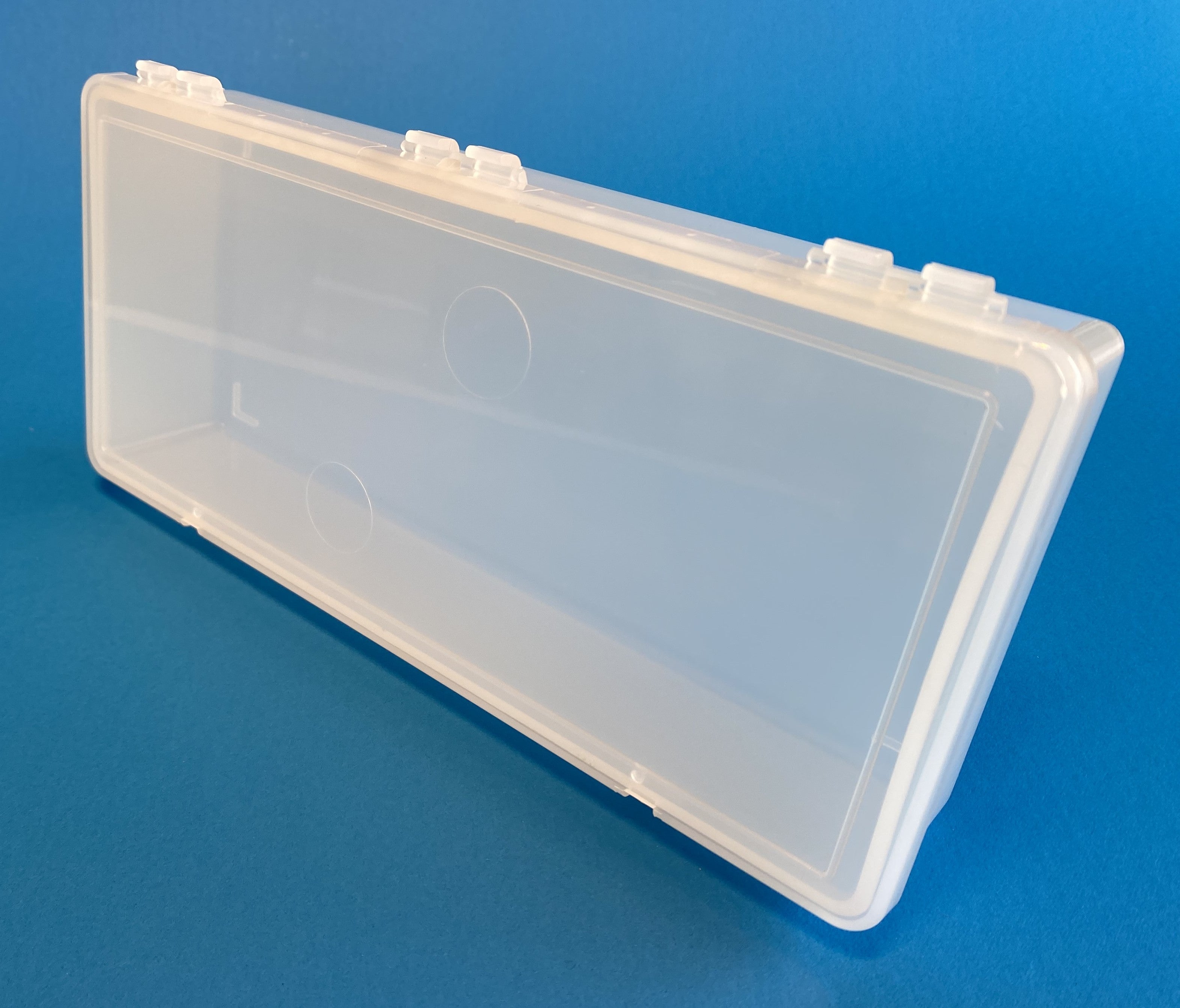 D54 case, 1 bay, molded in clear polypropylene, closed view 2