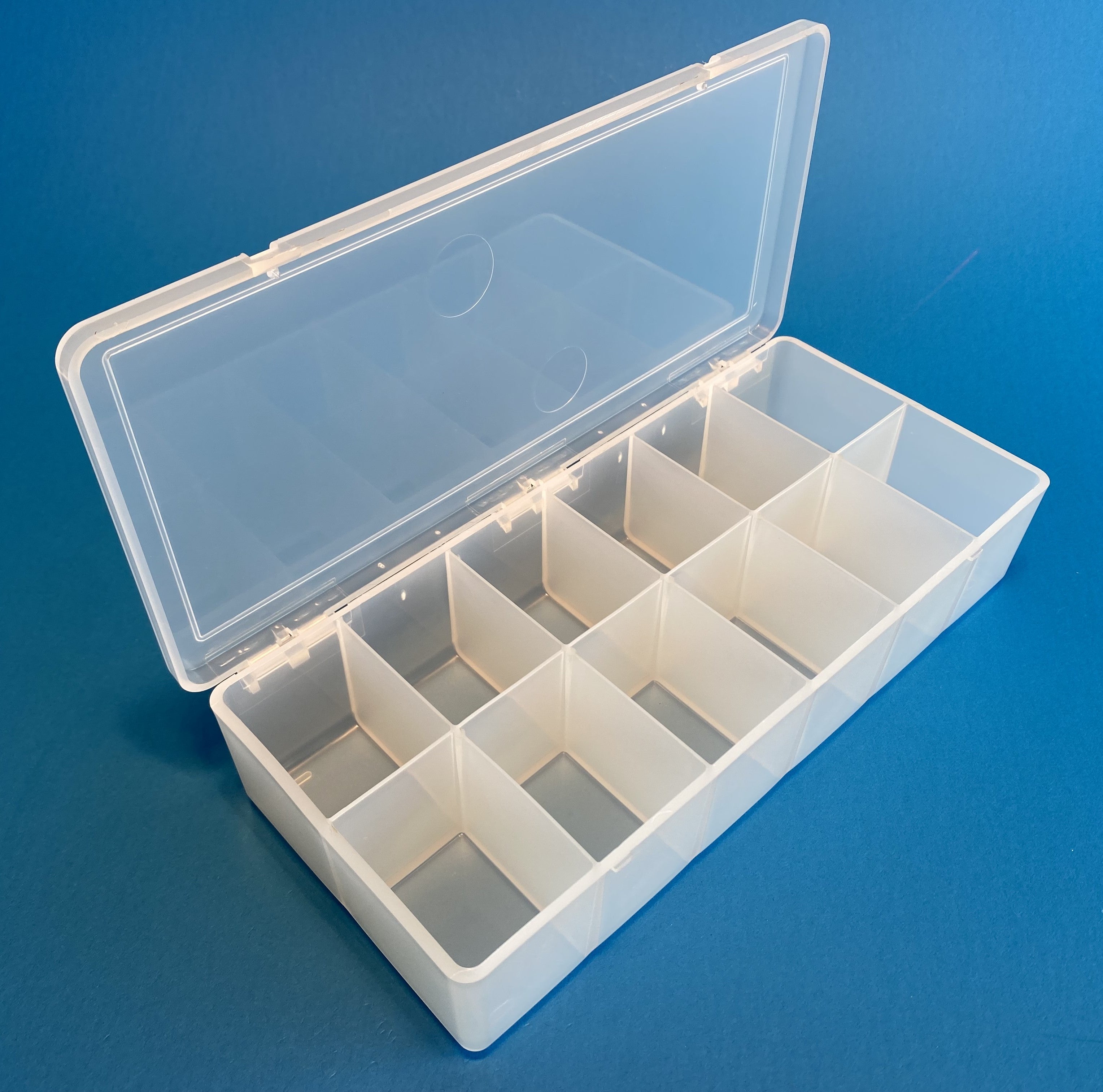 D54 case, 12 bays, molded in clear polypropylene, open