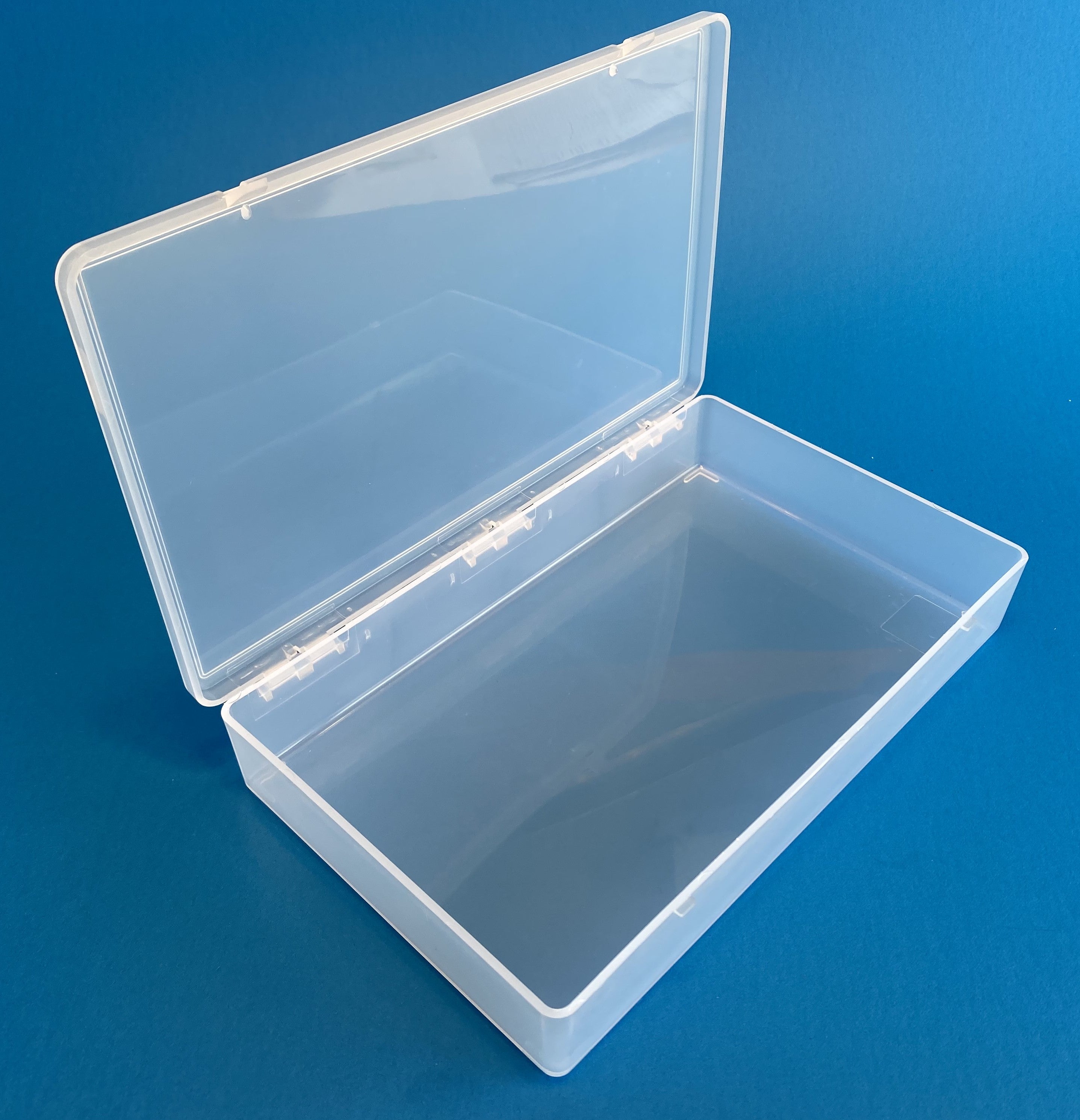 D55 case, 1 bay, molded in clear polypropylene, open