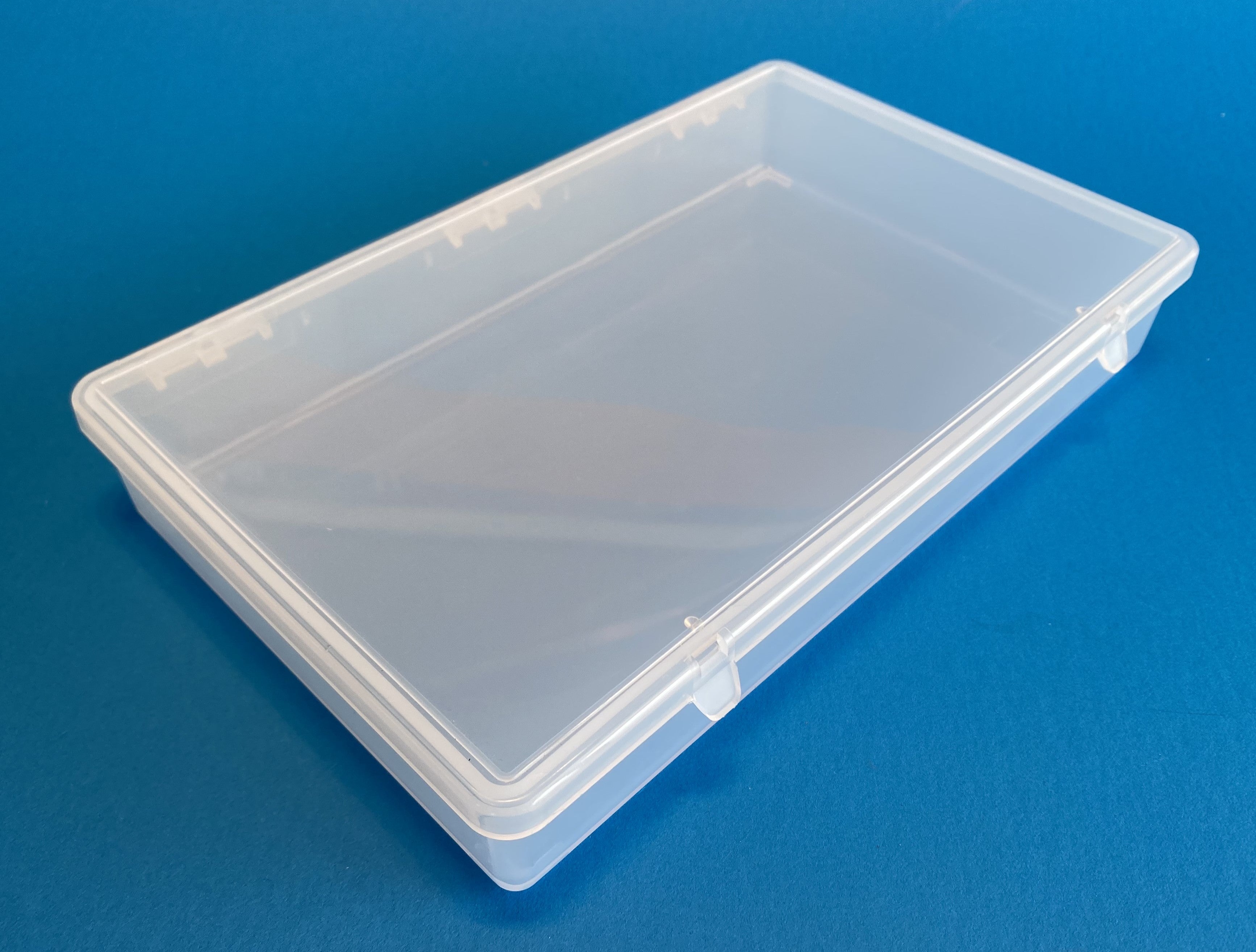 D55 case, 1 bay, molded in clear polypropylene, closed view 1