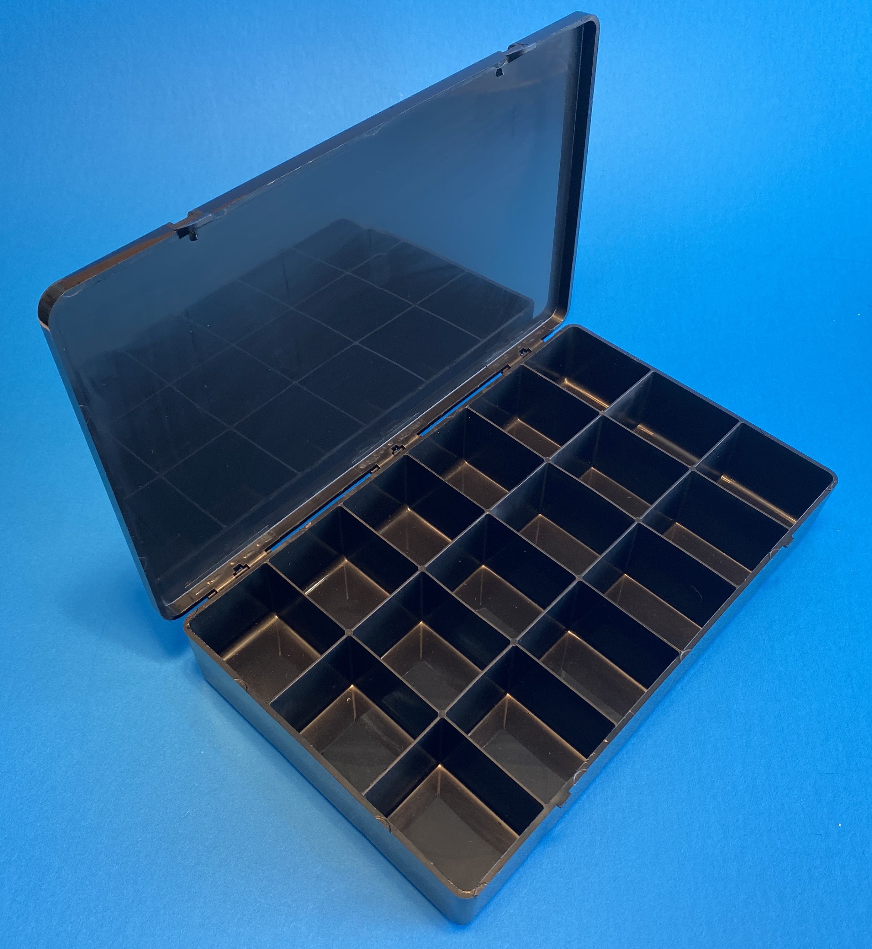 D55 case, 18 bays, molded in black conductive polypropylene, open