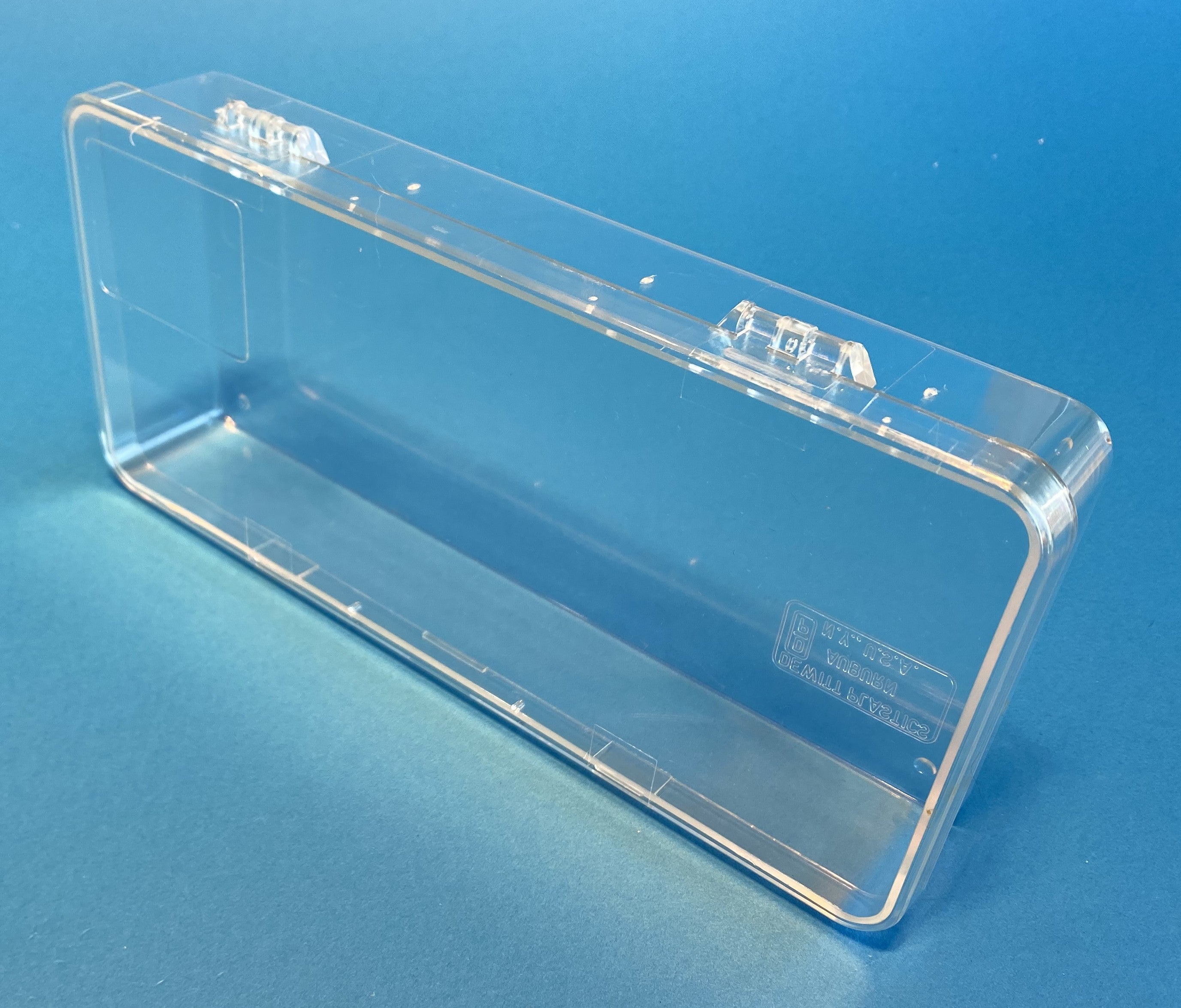 D83 case, 1 bay, molded in clear impact-protected copolymer, closed view 2