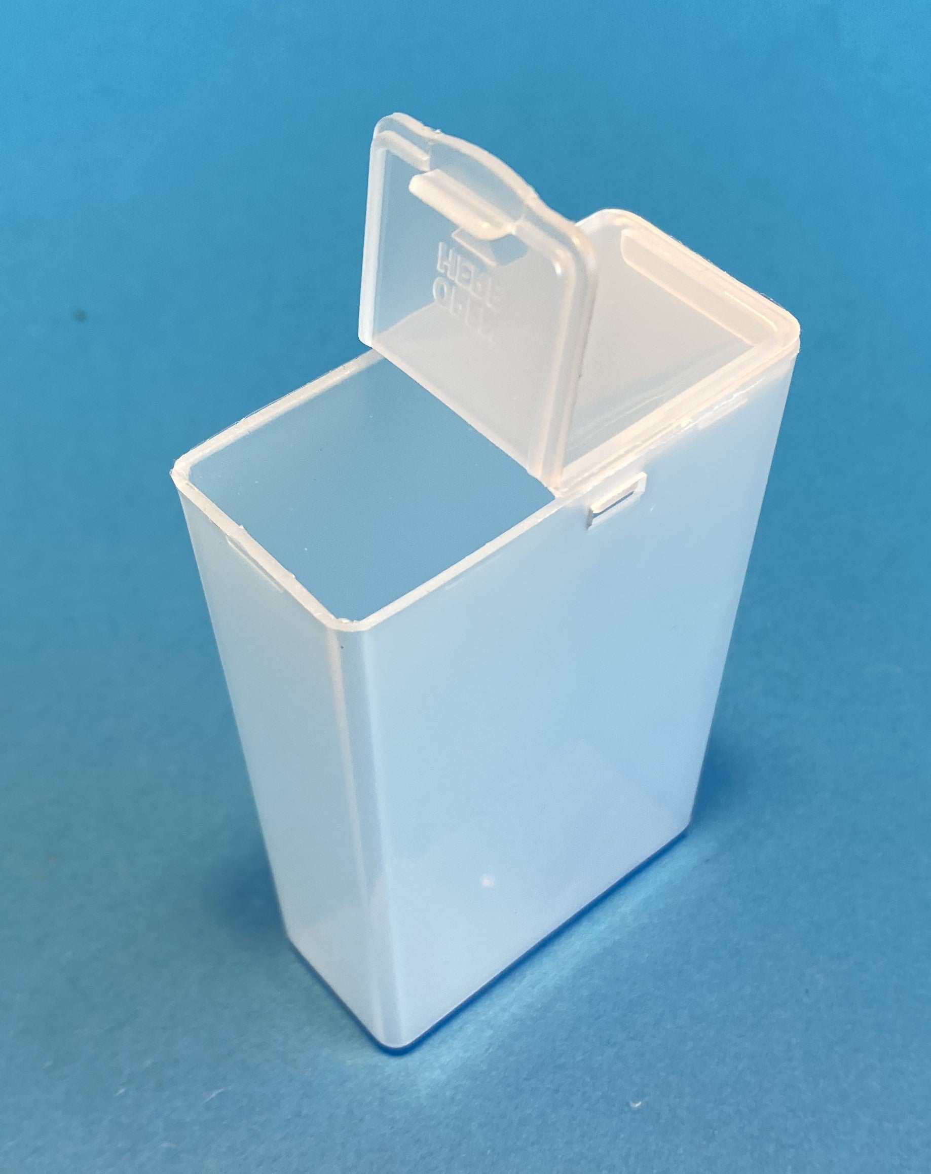 Dispenser box in clear polypropylene, top view with just the dispenser tab open