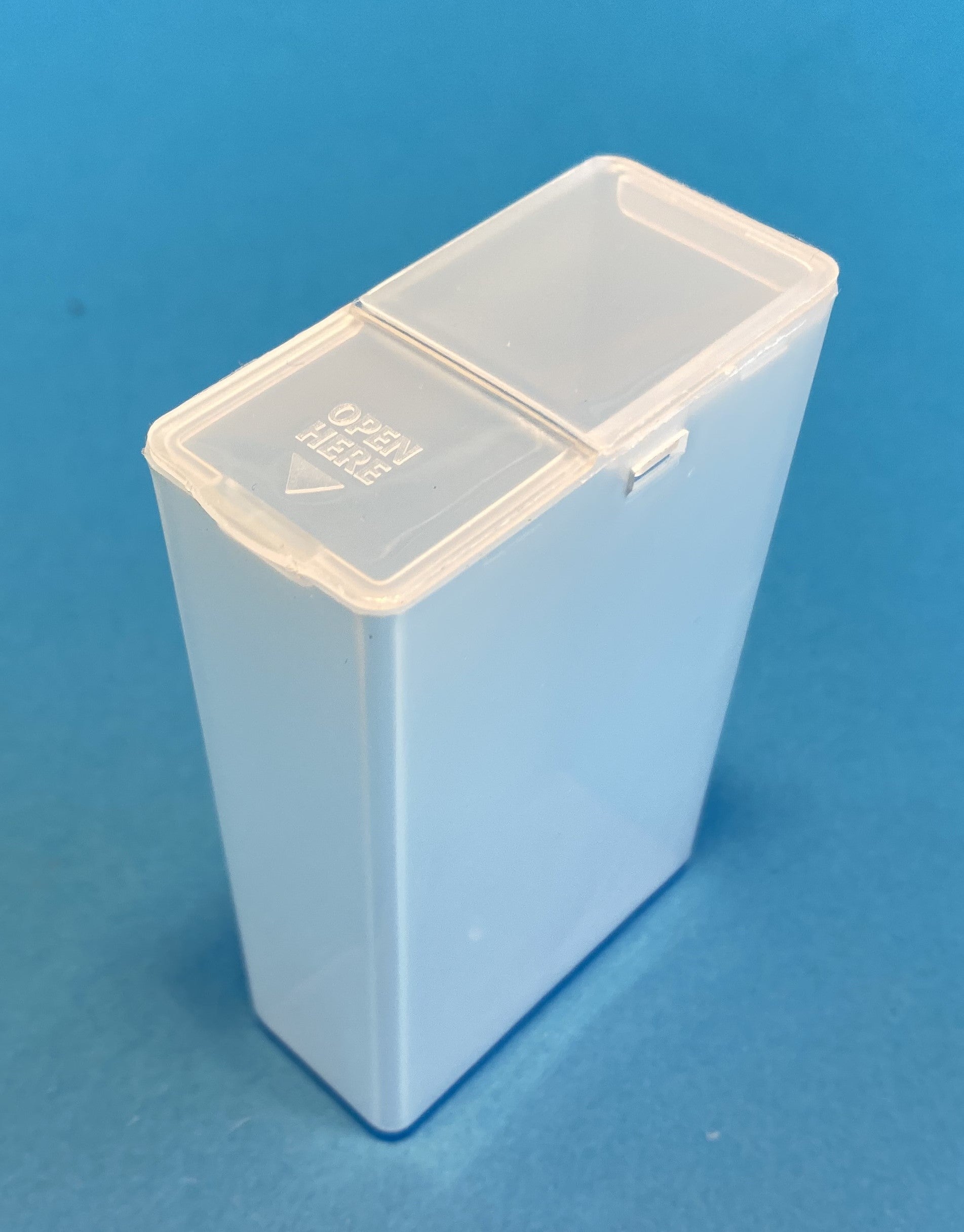 Dispenser box in clear polypropylene, top view closed