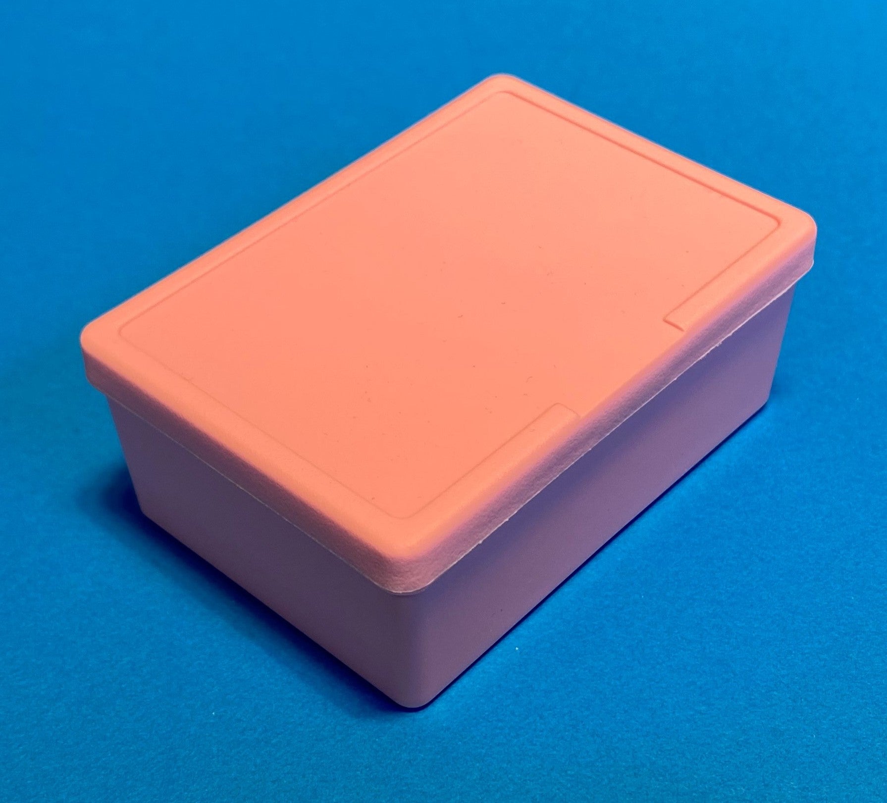 PC case in pink, closed view 1