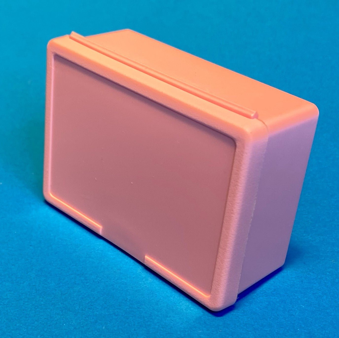 PC case in pink, closed view 2